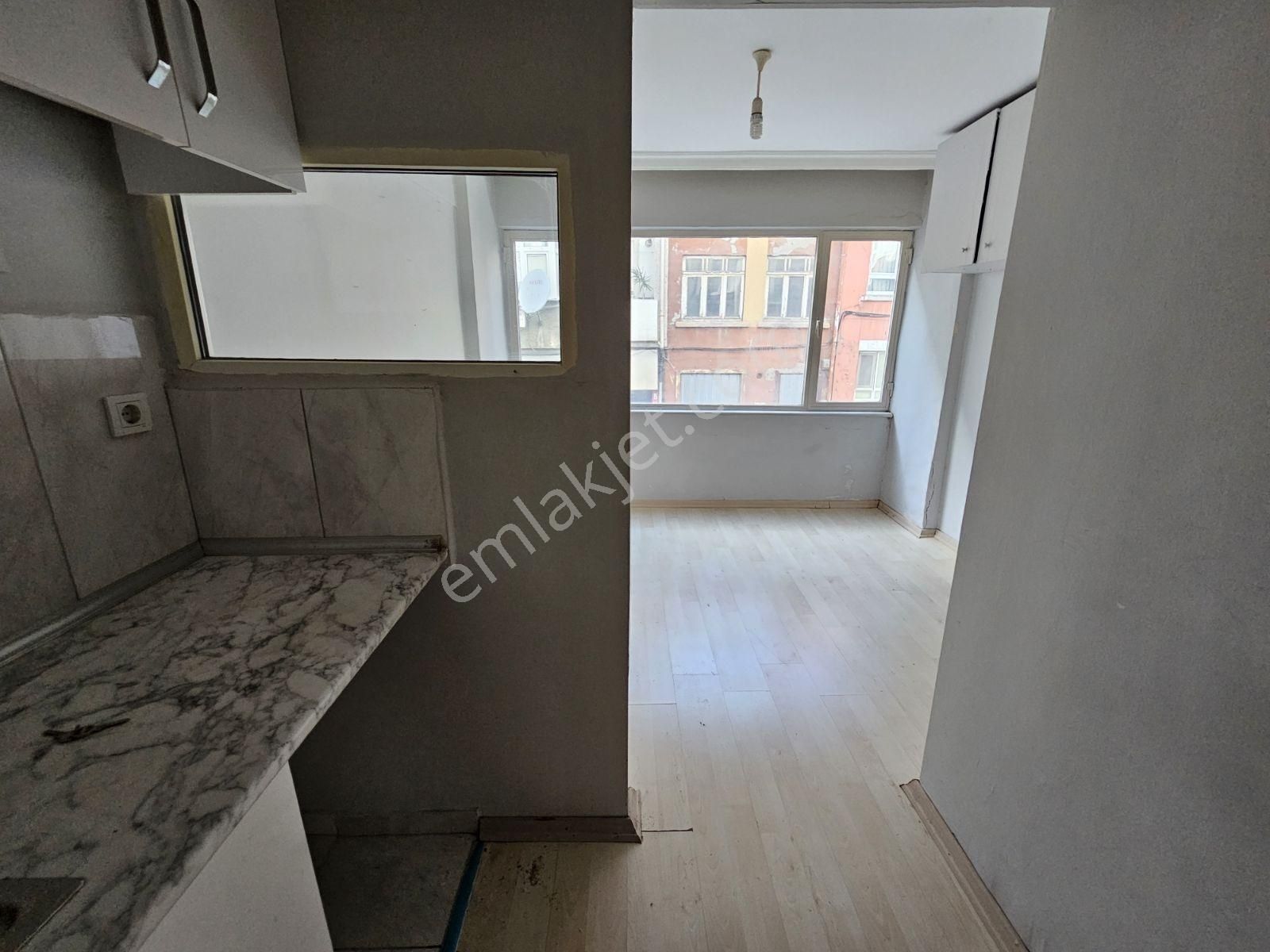 Kocamustafapaşa 1.kat 20mk Tek Oda Stüdyo Daire 13.000tl - Görsel 2
