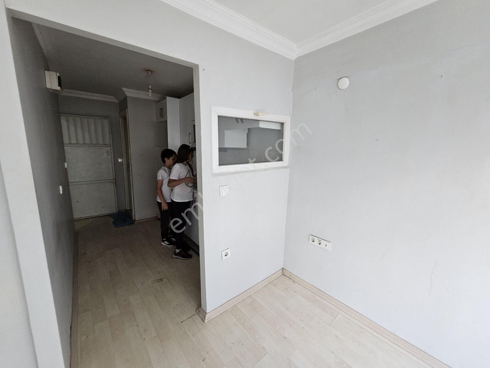 Kocamustafapaşa 1.kat 20mk Tek Oda Stüdyo Daire 13.000tl - Görsel 4
