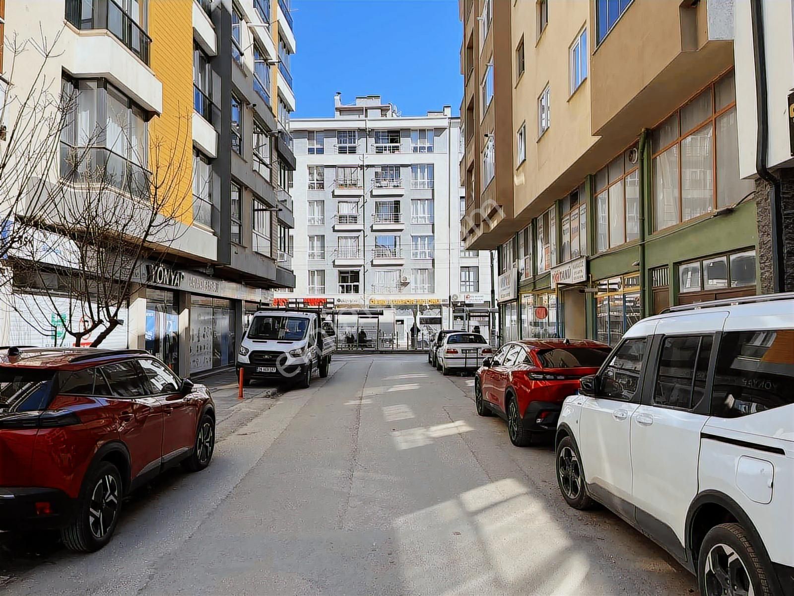 Eker'den Sıhhıye Kavşağında Tranvay Durağıyanı 2+1 Kiralık Daire - Görsel 7