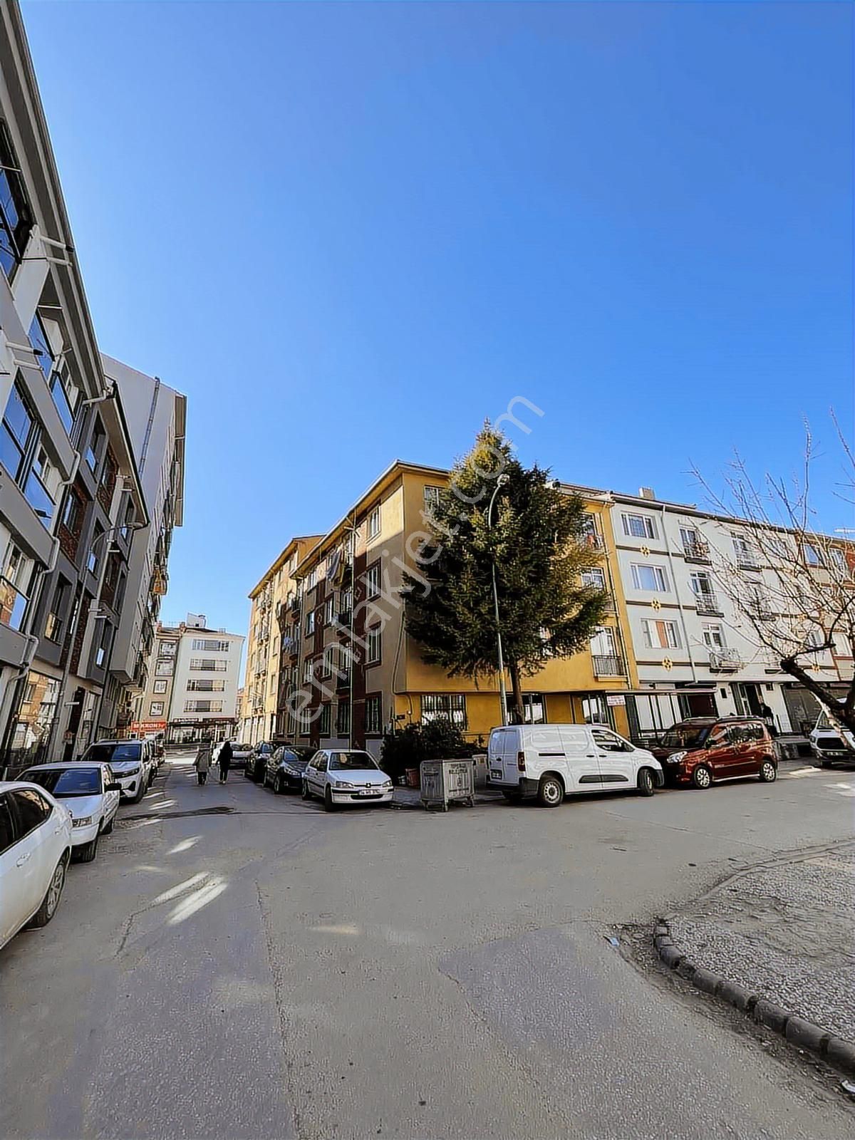 Eker'den Sıhhıye Kavşağında Tranvay Durağıyanı 2+1 Kiralık Daire - Görsel 8