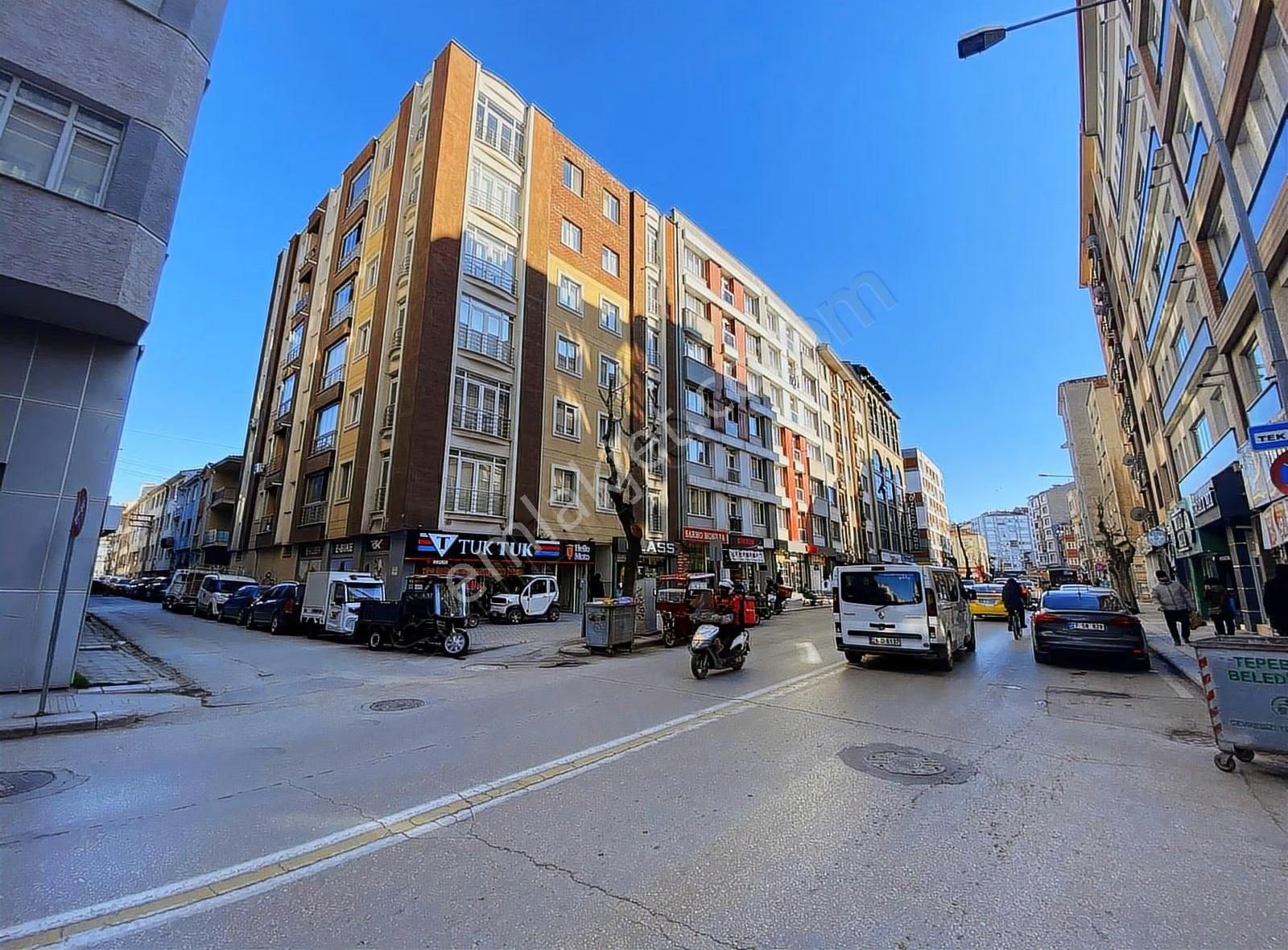 Çırağan Emlak'tan Sakarya 2 Caddesi Üzeri Full Bakımlı 3+1 Daire