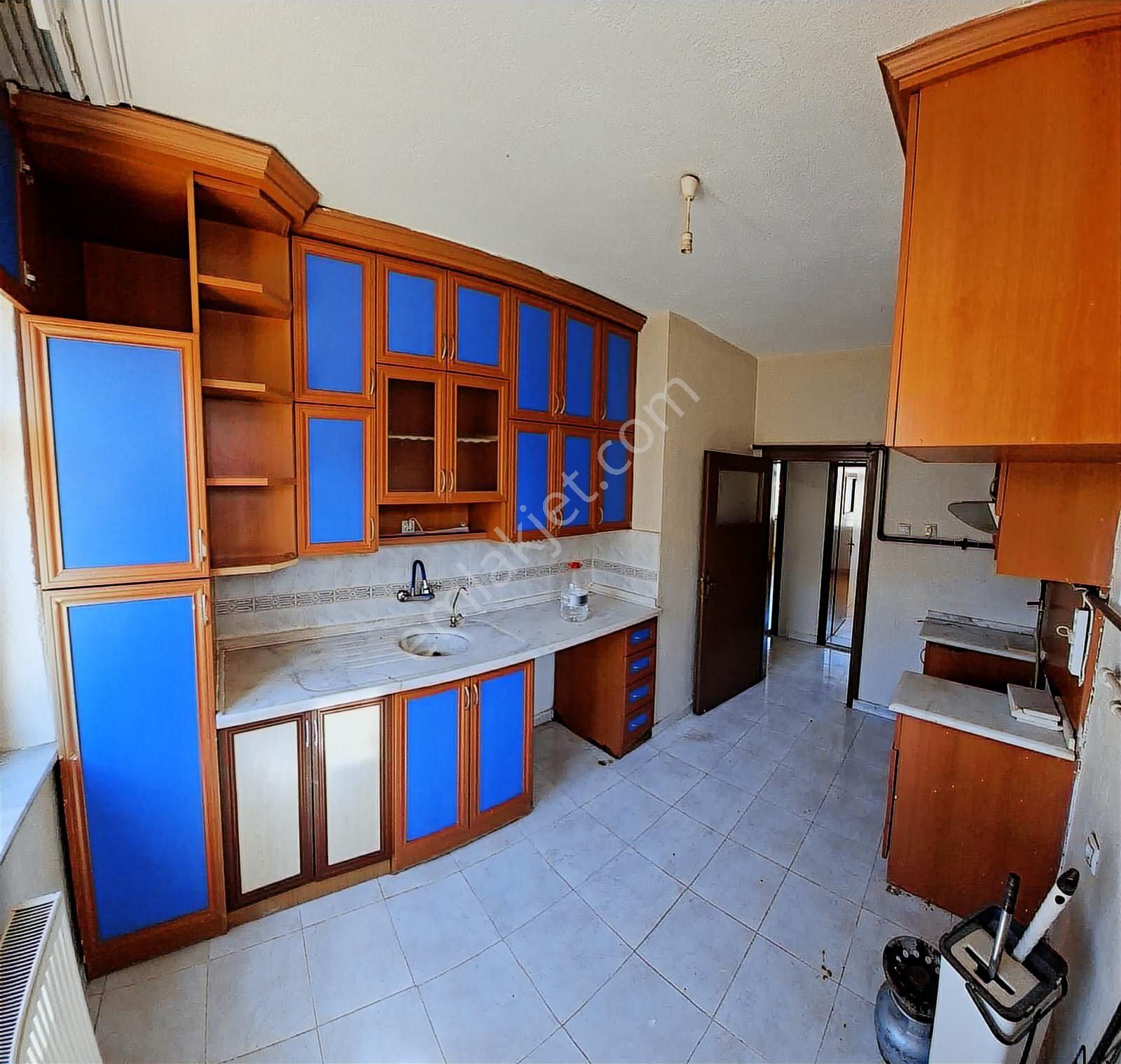 Bosna Üniversite Karşısında Arakat Kiralık 3+1 Daire