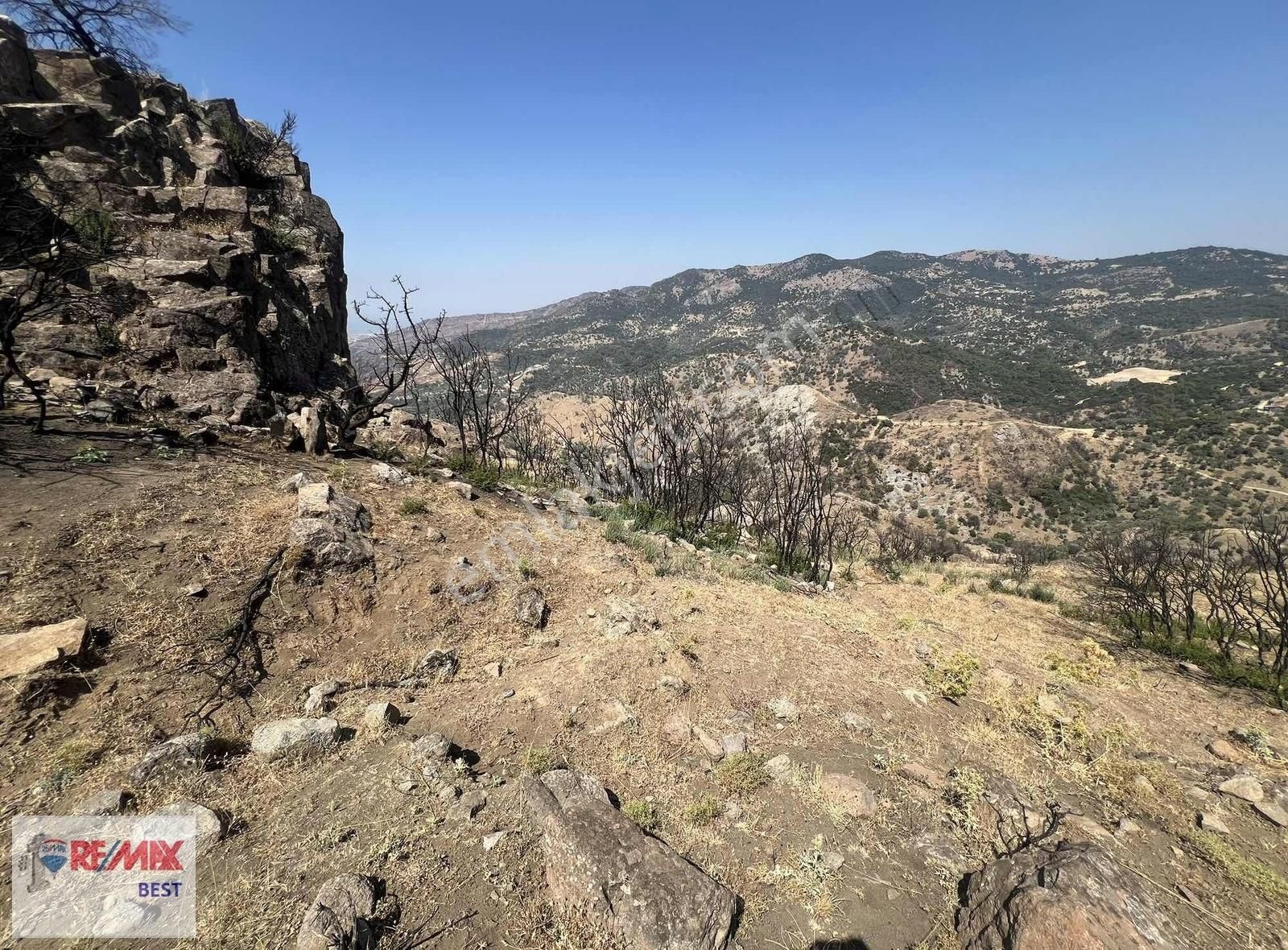 3 Karşıyaka Sancaklıda 10.236 M2 Köye 150 Metre Tarla