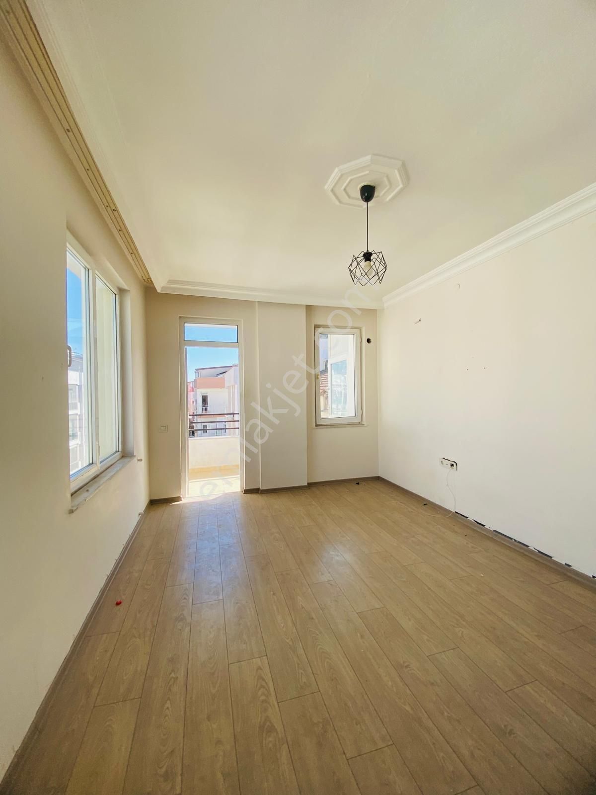 Servis Güzergahı Yakını Katta Kiralık 2+1 - Görsel 9