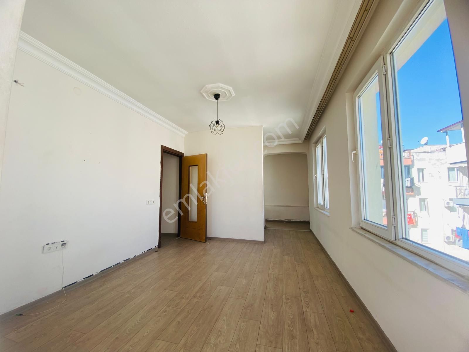 Servis Güzergahı Yakını Katta Kiralık 2+1 - Görsel 4