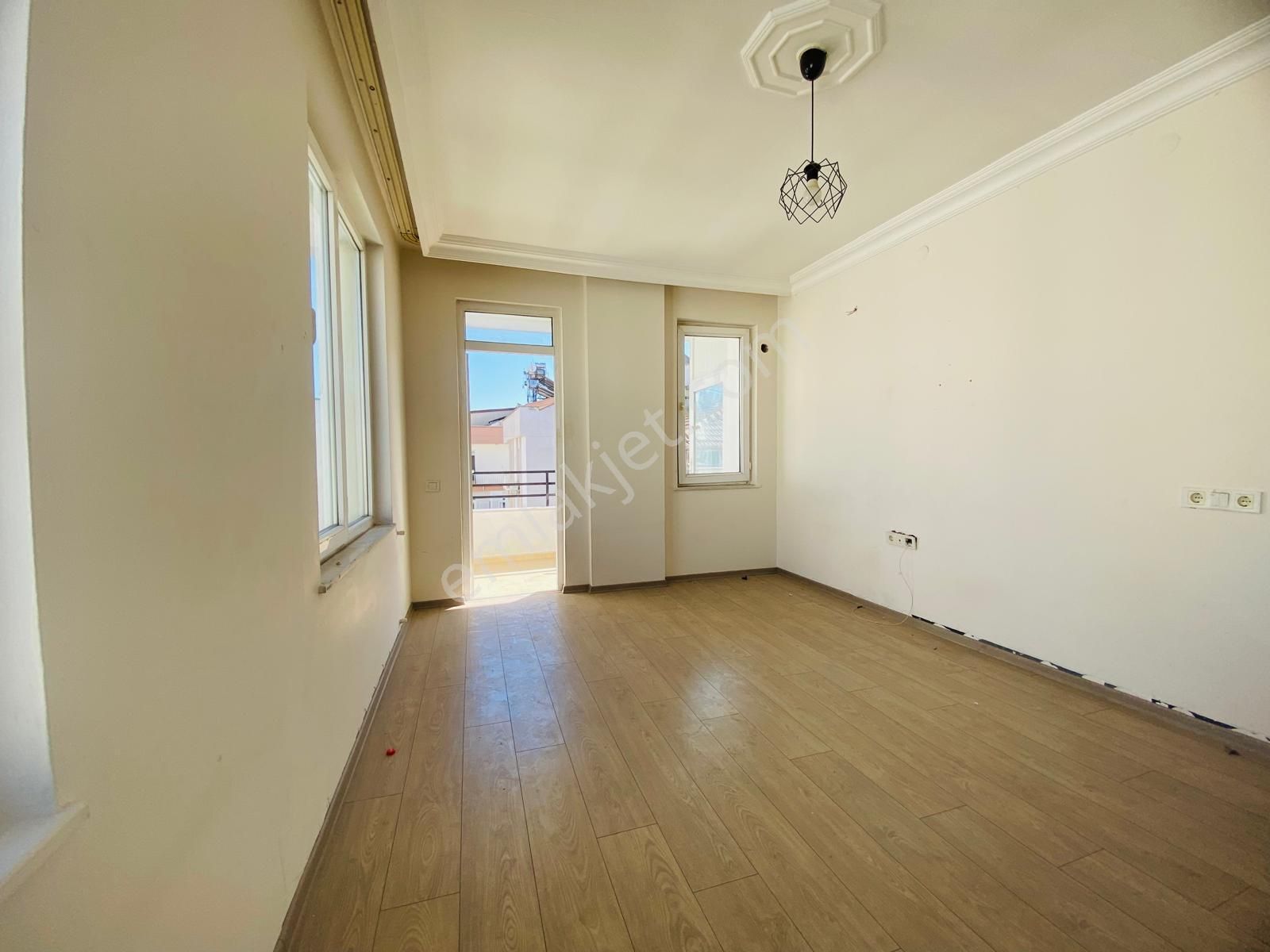 Servis Güzergahı Yakını Katta Kiralık 2+1 - Görsel 7