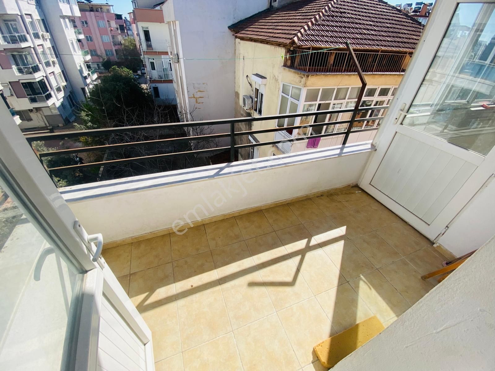 Servis Güzergahı Yakını Katta Kiralık 2+1 - Görsel 15