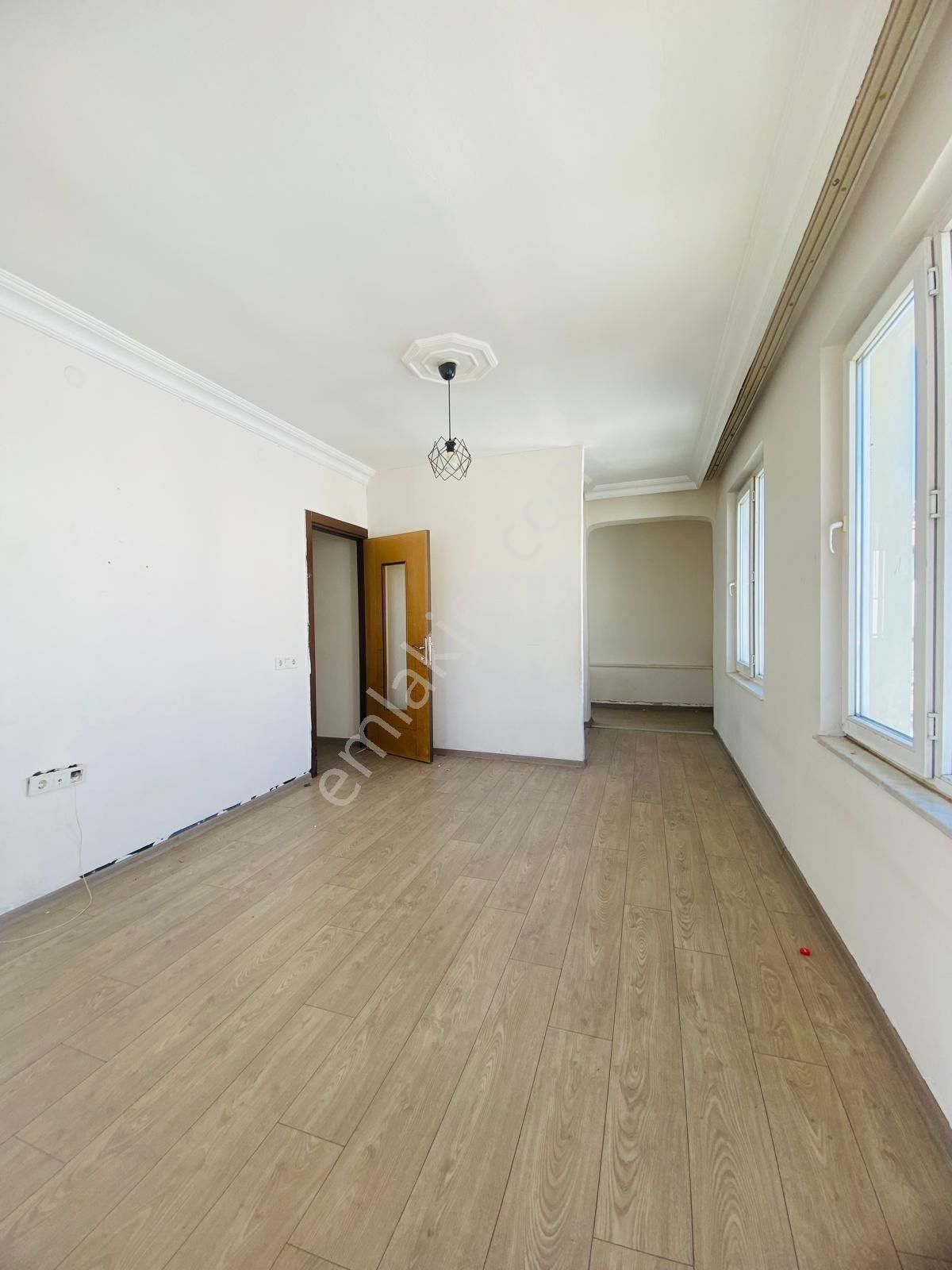 Servis Güzergahı Yakını Katta Kiralık 2+1 - Görsel 6