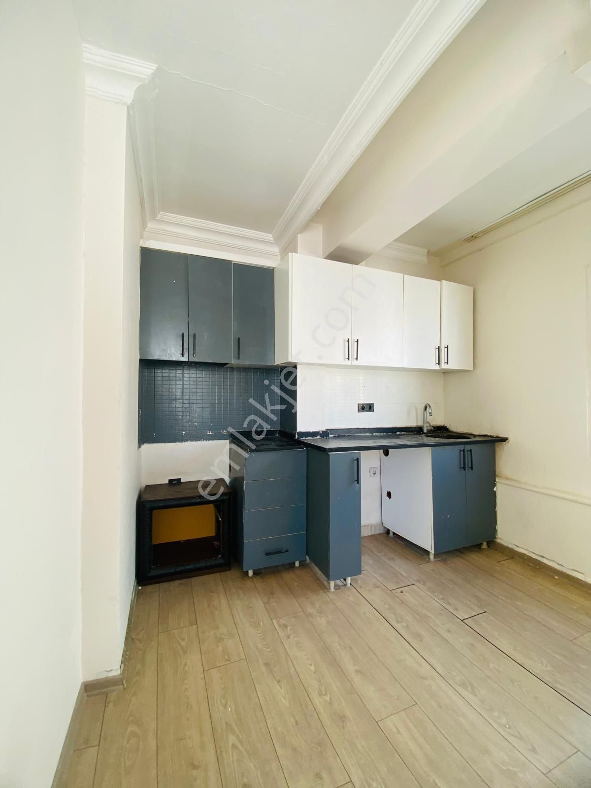 Servis Güzergahı Yakını Katta Kiralık 2+1 - Görsel 12