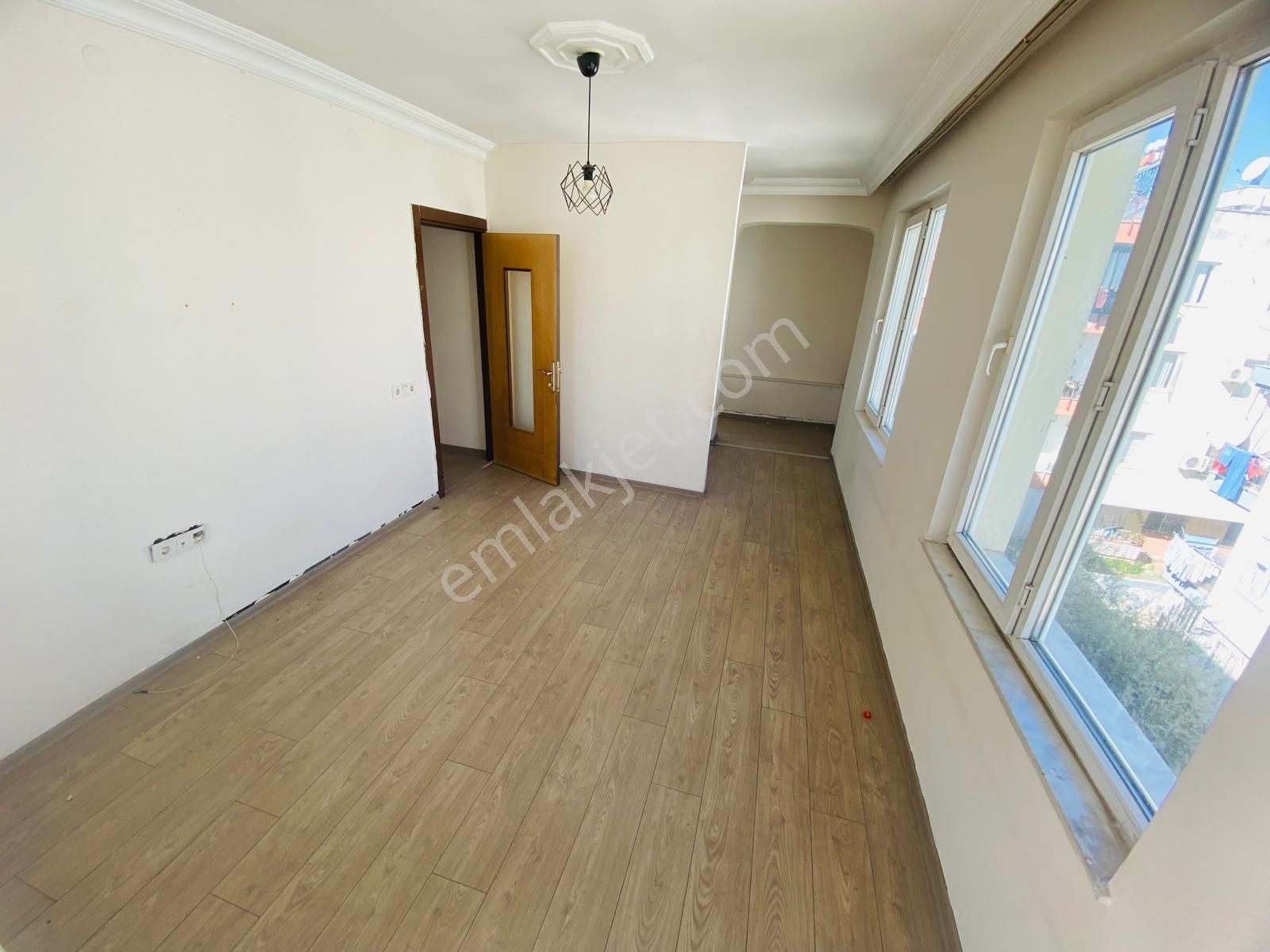 Servis Güzergahı Yakını Katta Kiralık 2+1 - Görsel 5