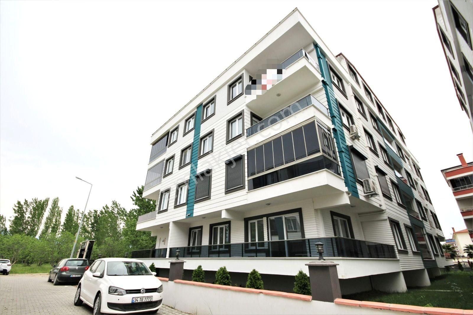 ꧁ay Emlaktan꧂akçay'da Müstakil Tadında Köşe Ön Cephe Geniş Balkonlu Satılık 2+1 Daire - Görsel 3