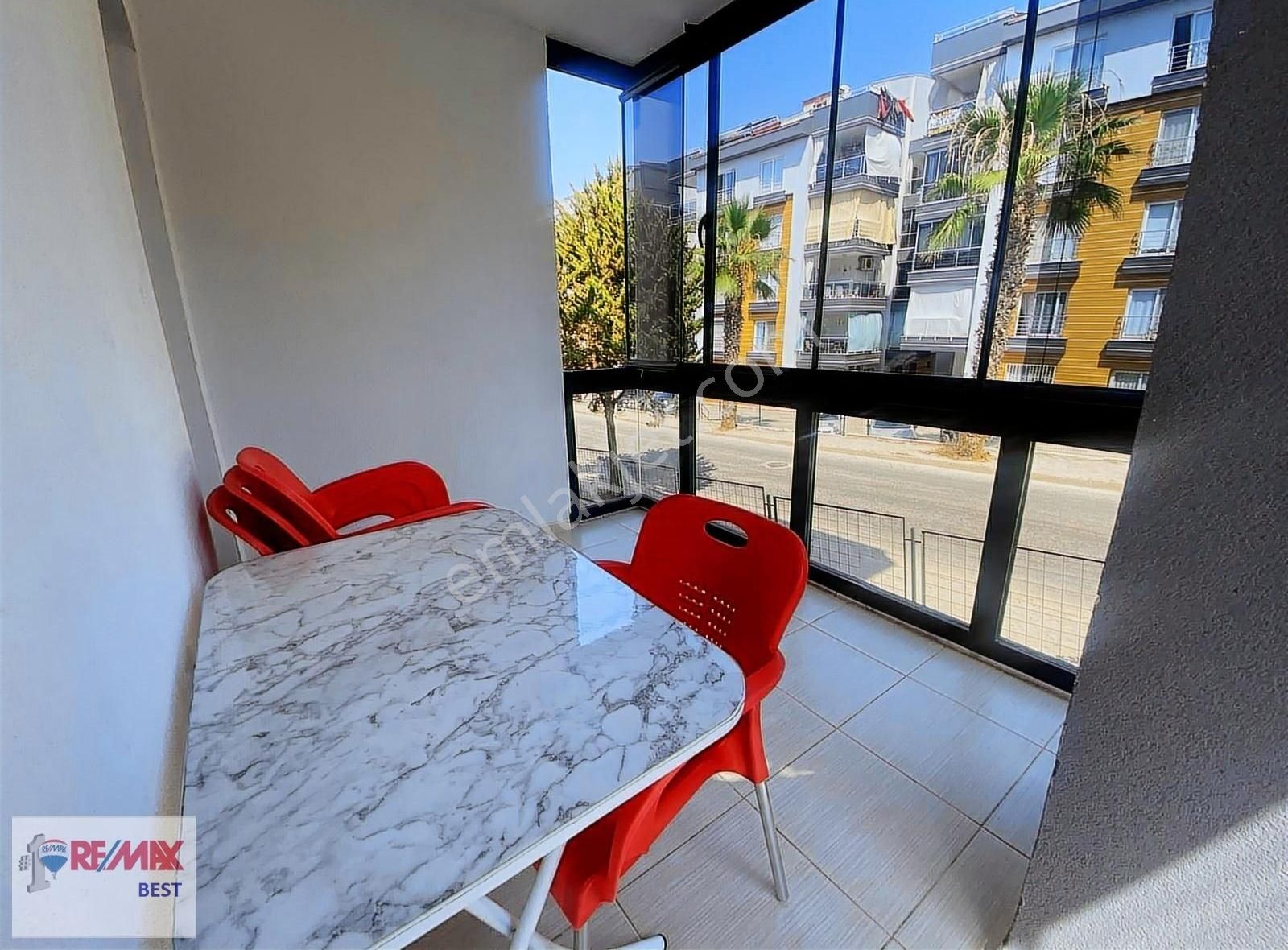 6 Ege Mahallesi Osman Bey Sitesinde Genç Bina Satılık 3+1 Daire - Görsel 2