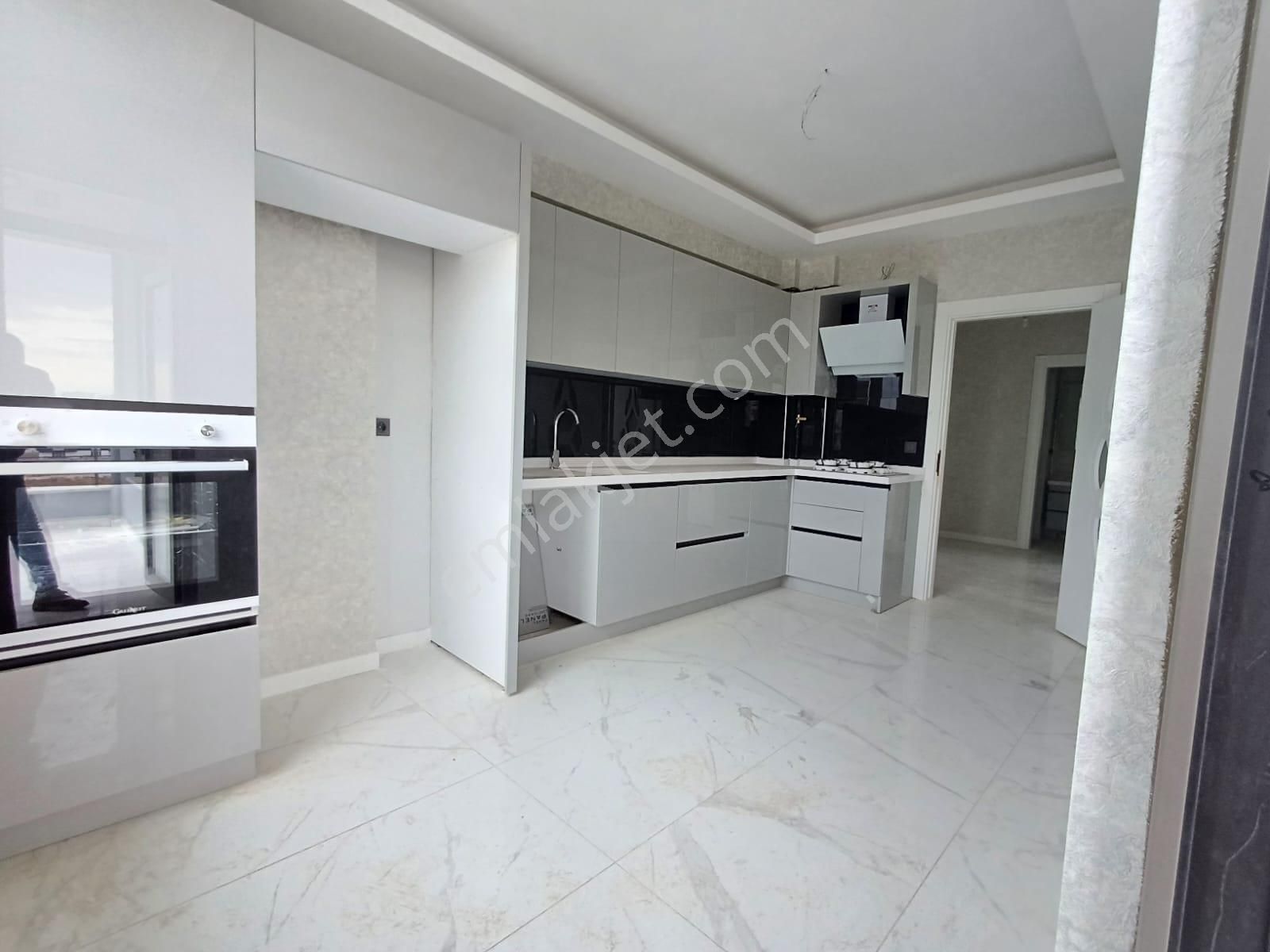 Emrah Çiftci'den Selçuklu Selahaddin Eyyubi Mah.beyhekim Cad.yanı Satılık Sıfır Lüks 3+1 Daire