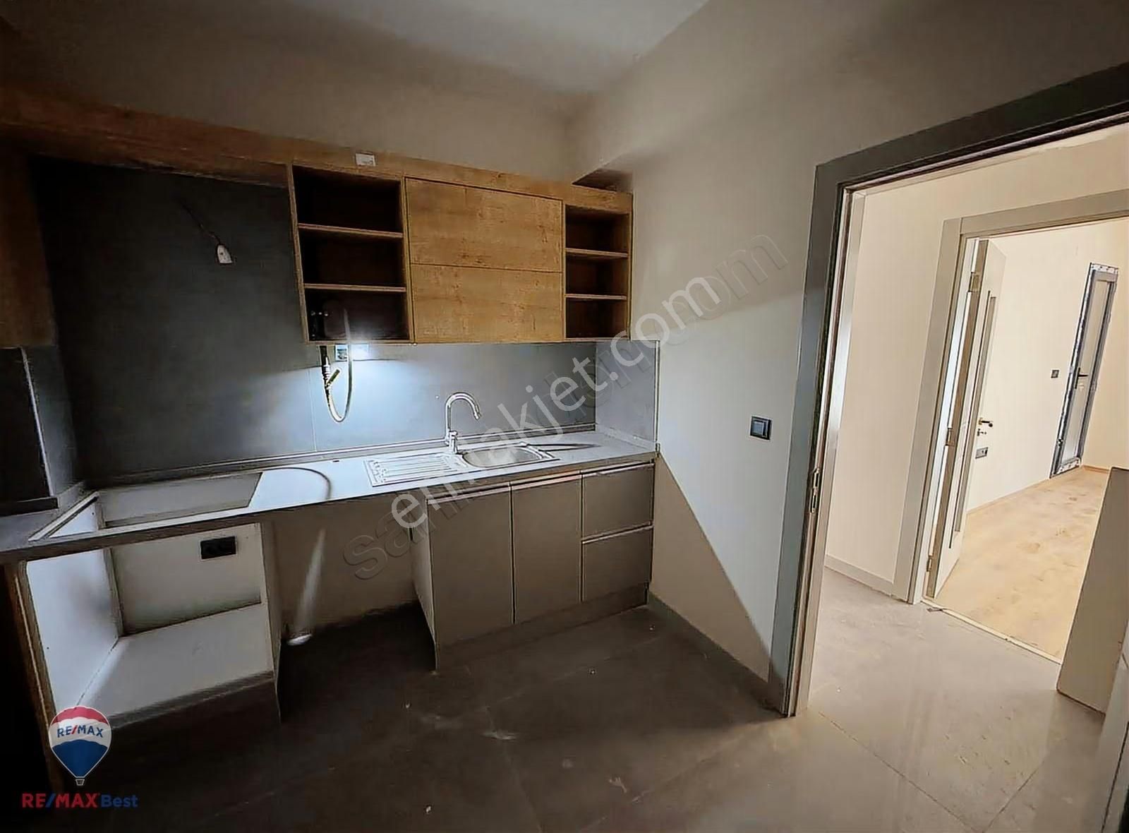 15 Kapalı Mutfaklı 2+1 Asansörlü & Otoparklı Merkezı Konumda - Görsel 11