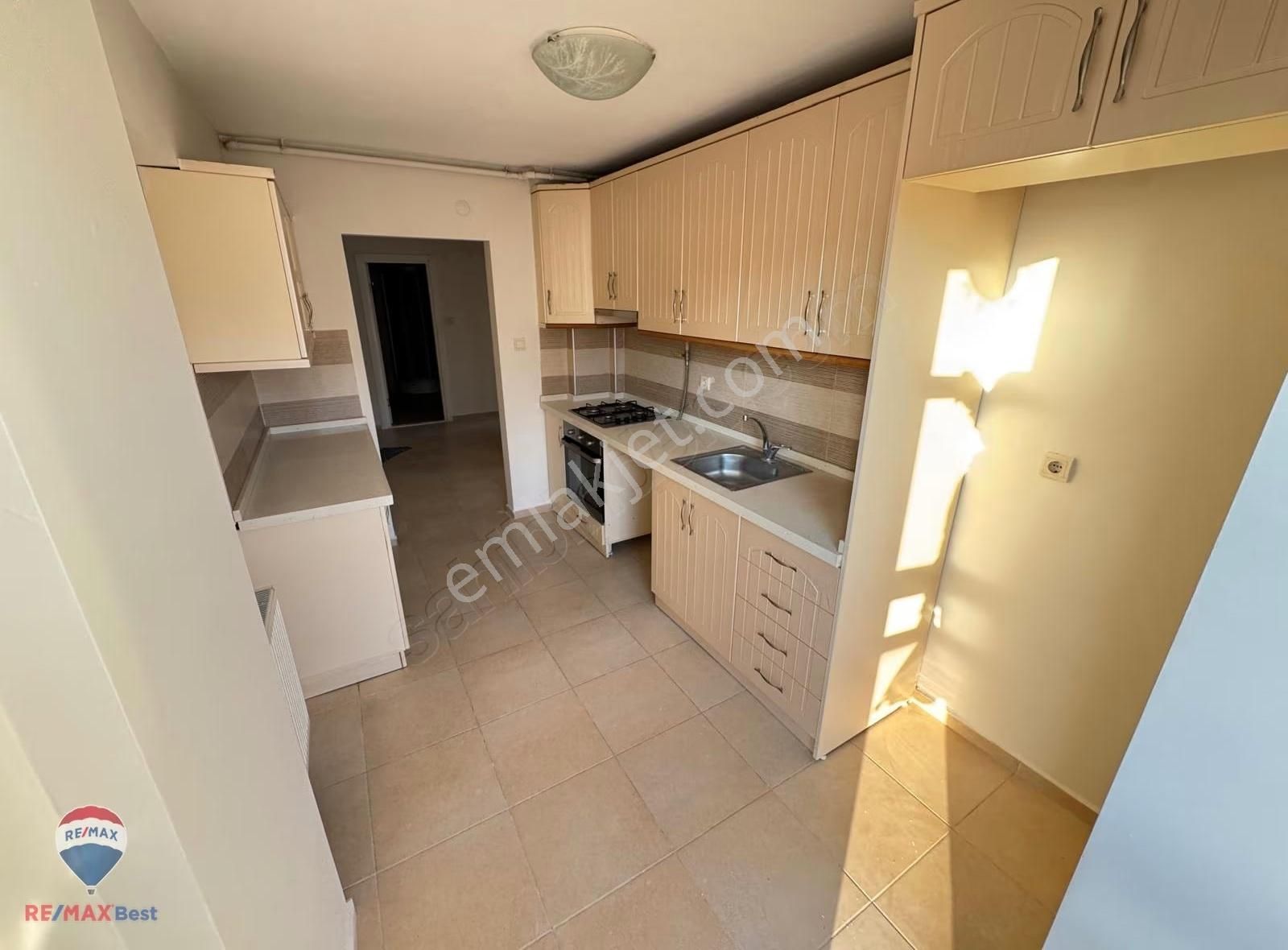 53 Karşıyaka Belediyesi Arkasında Ara Kat 3+1 Kiralık Daire - Görsel 7