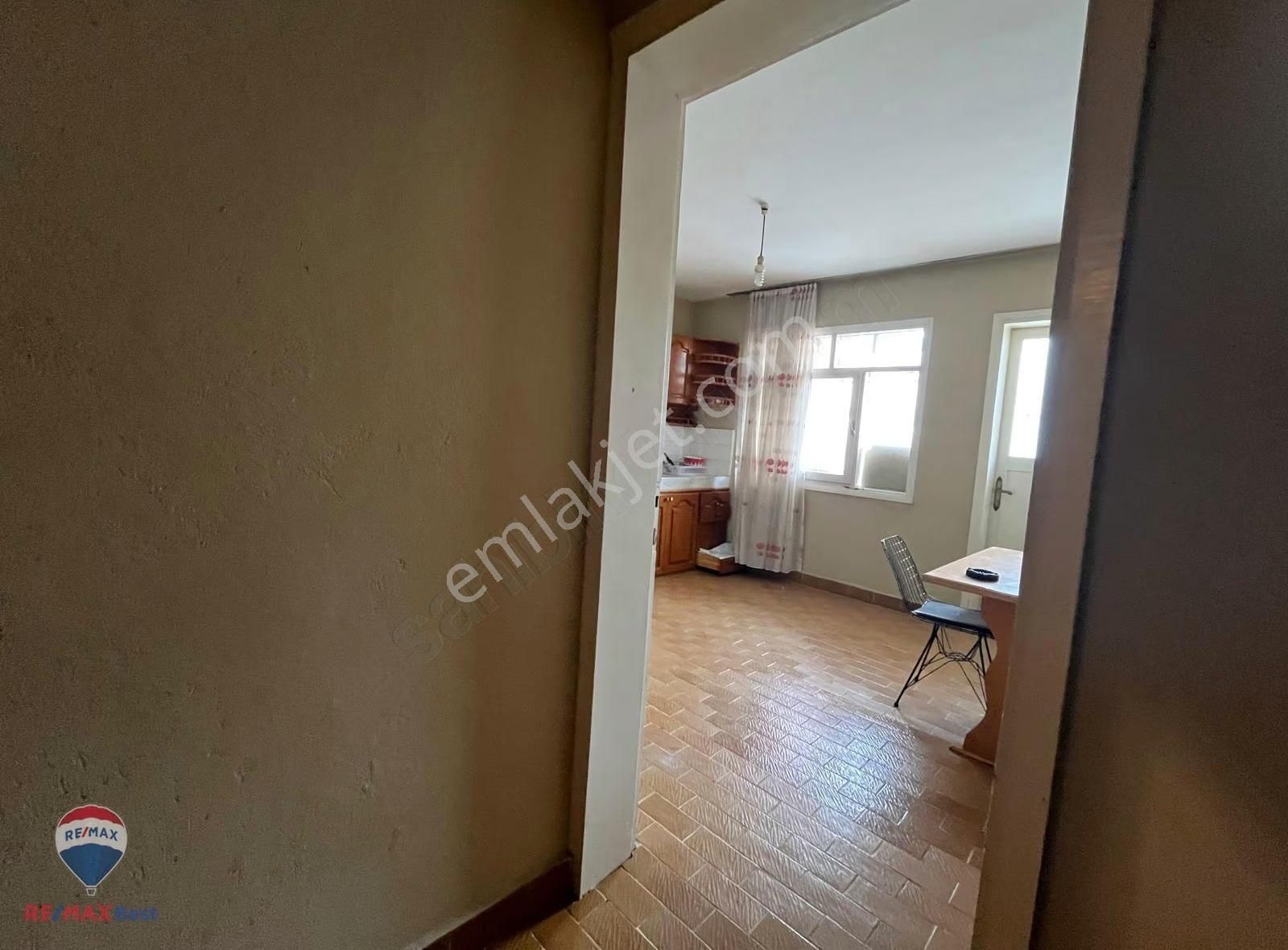 20 Bayraklı Çıçek Mahallesınde Aydınlık 2+1 Kıralık Daıre - Görsel 3