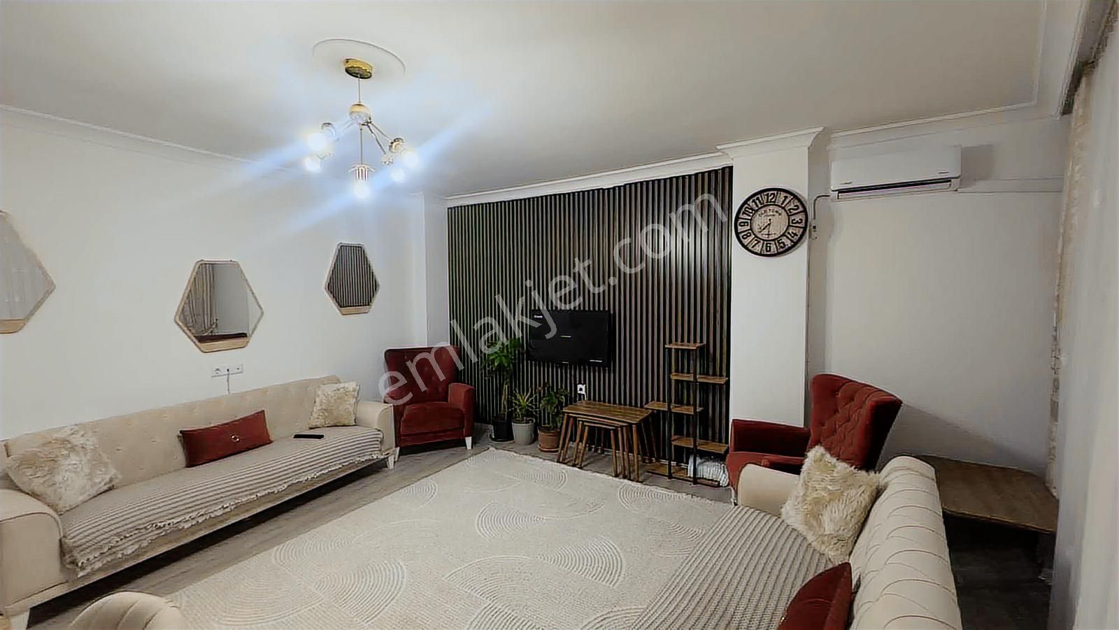 Burhaniye Mahkeme Mahallesinde Satılık Kullanışlı Daire