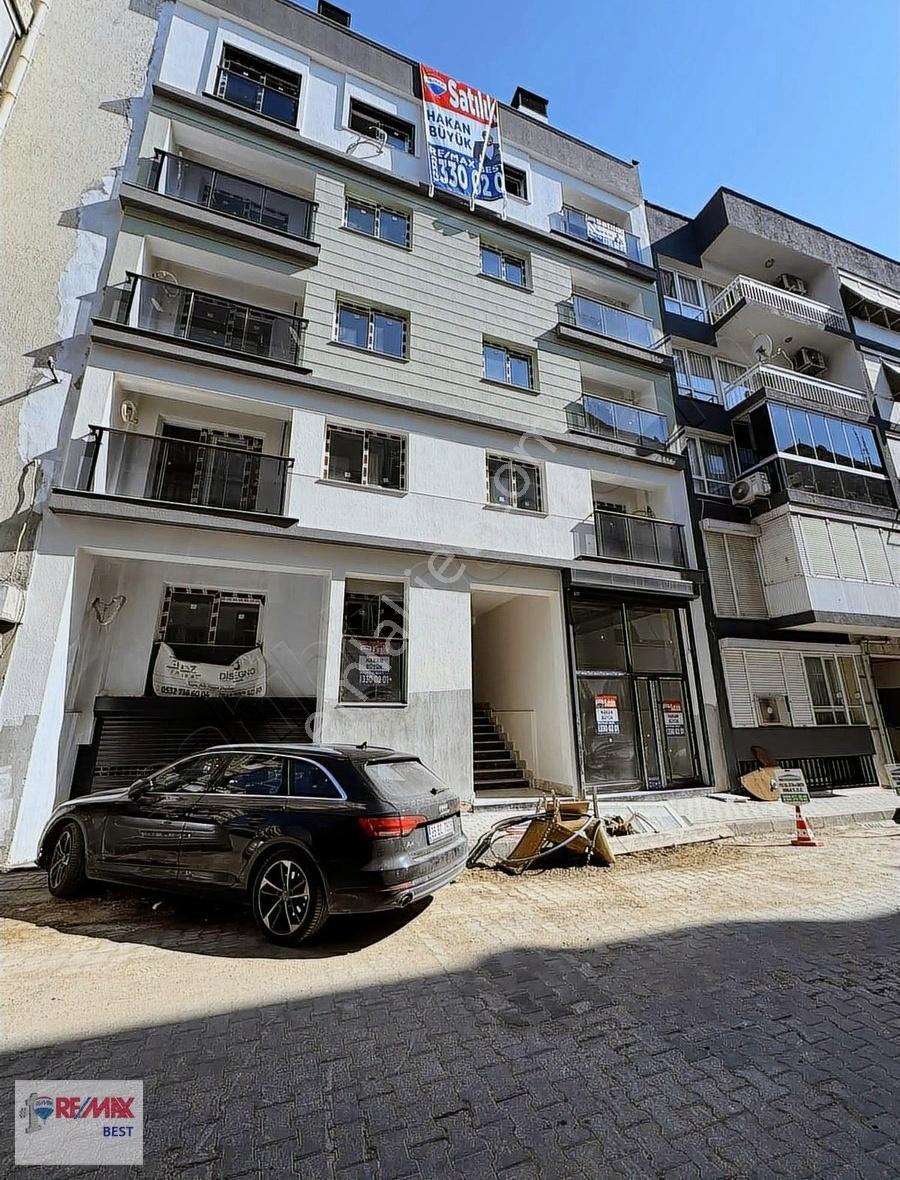 19 Hakan Büyük"ten Zübeydehanım Caddesi Üstü Satılık Sıfırdükkan