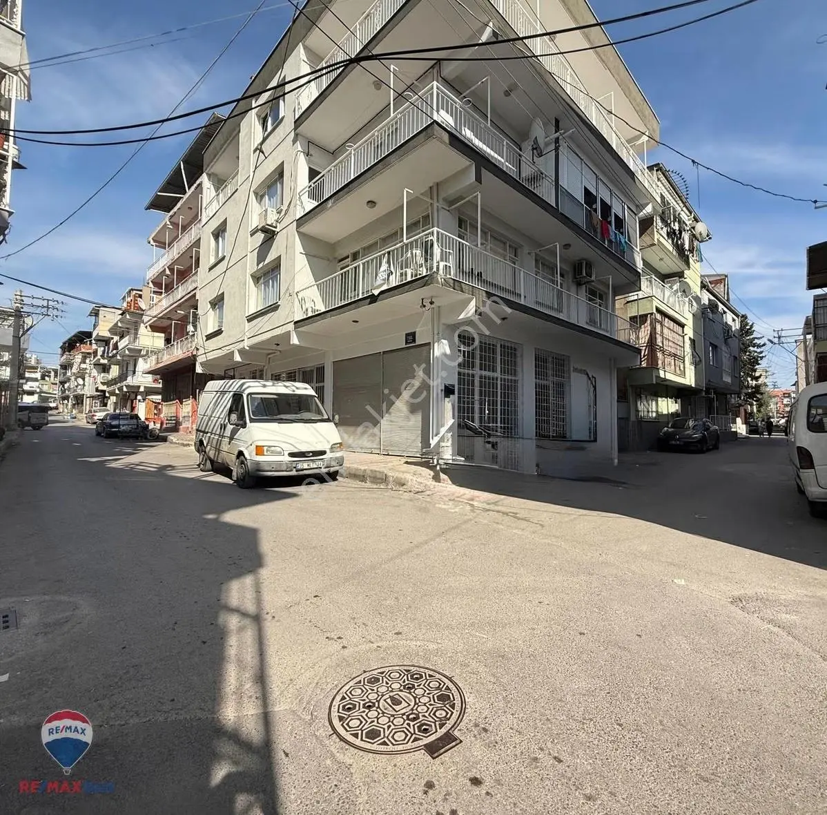 152 Bayraklı Yamanlar'da 2 Adet Soğuk Hava Depolu Satılk Dükkan
