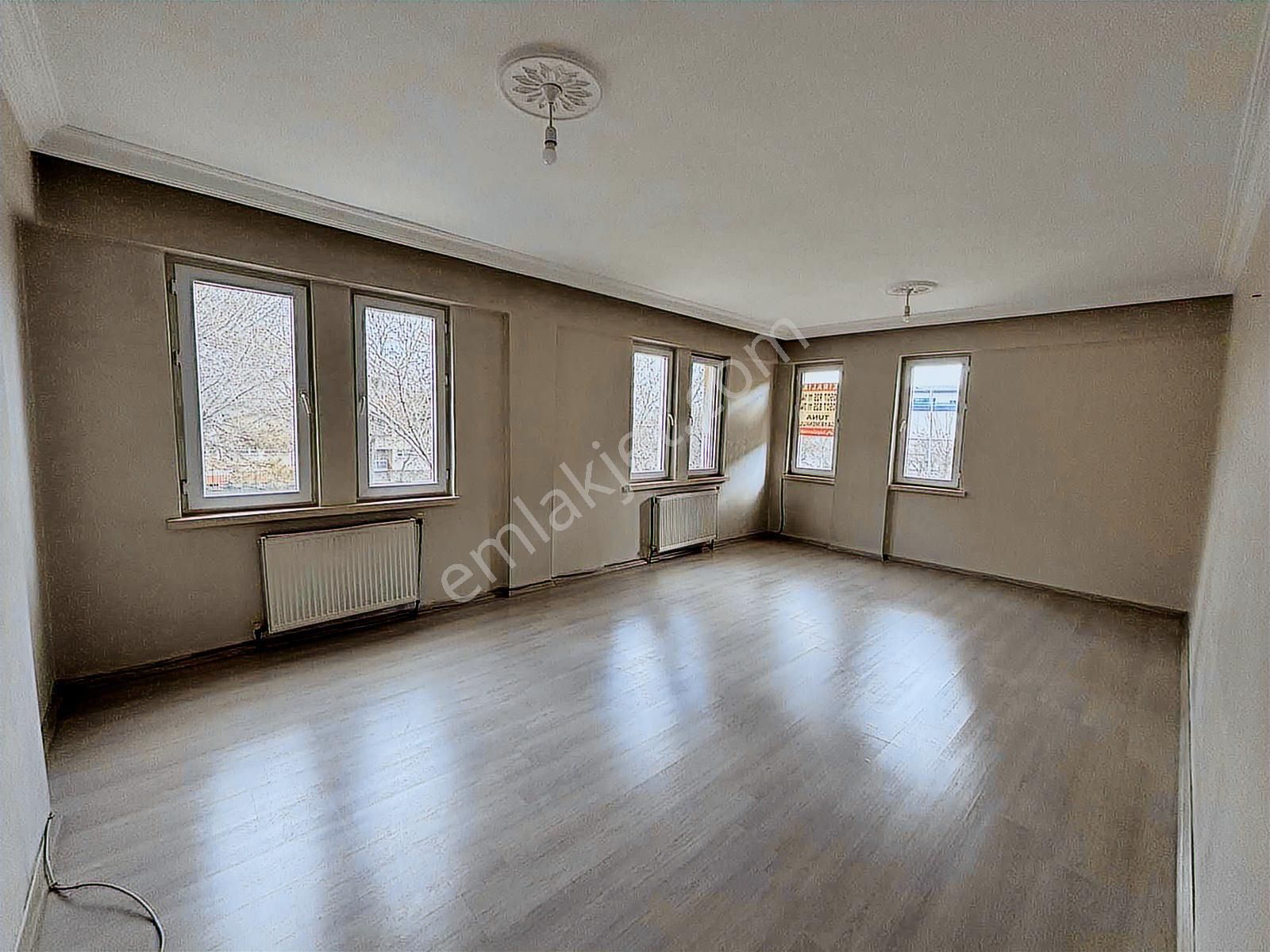 Kiralık / Zafer / Ara Kat / Güney Cephe