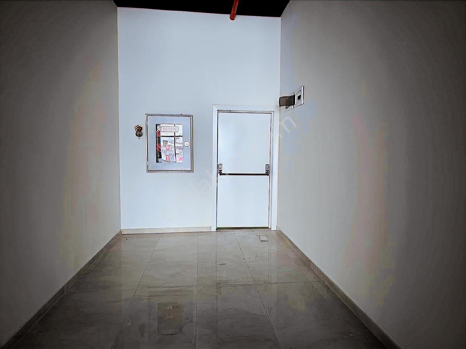 Marangozlar Sanayii Forum Plazada Kiralık 100 M2 Prestij Dükkan - Görsel 19