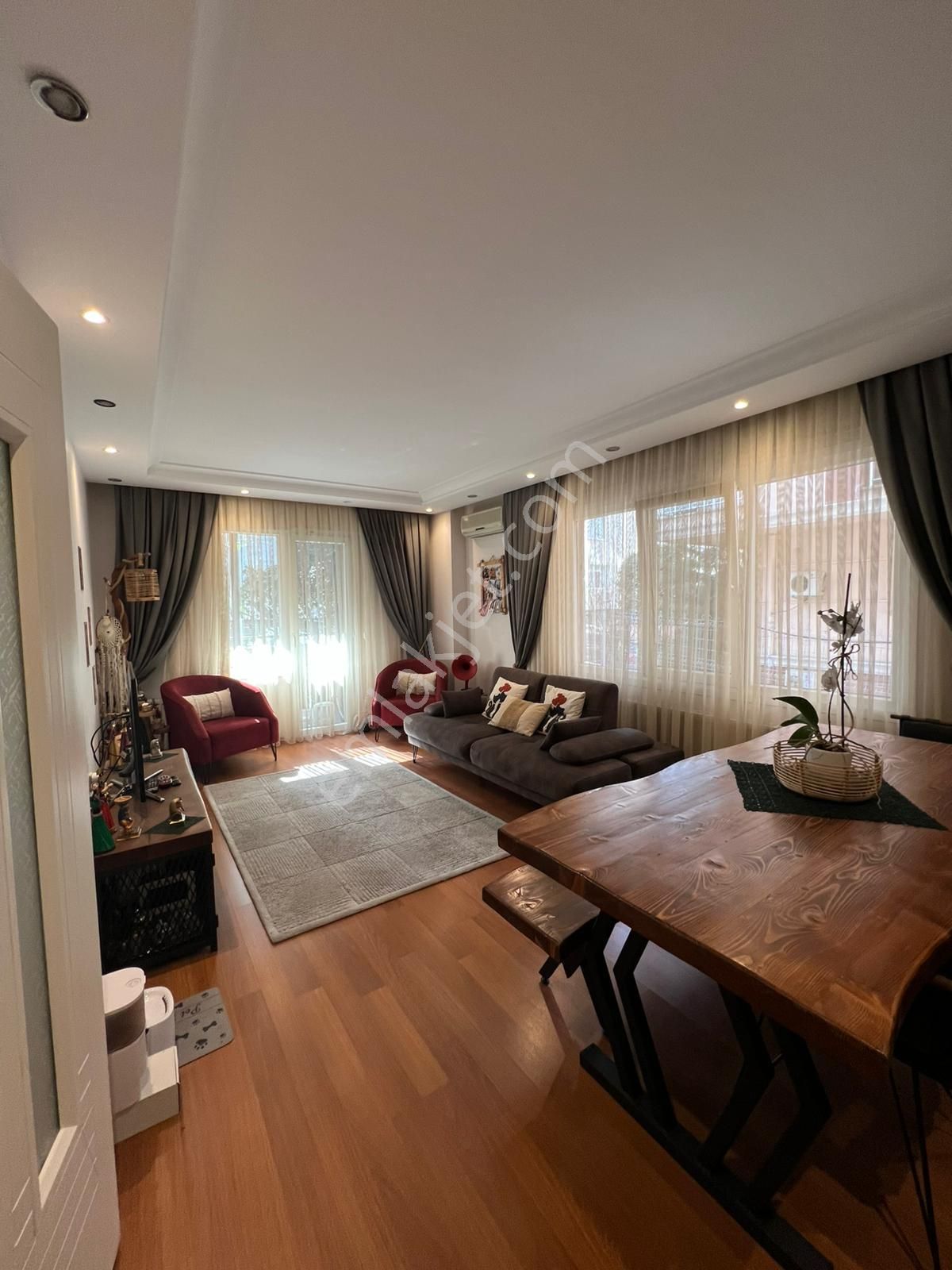 Bahçelievlerin Prestijli Sitesi Beyaz Konaklar'da 2+1 Daire - Görsel 2