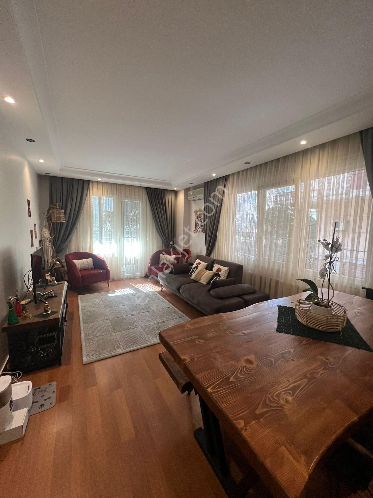 Bahçelievlerin Prestijli Sitesi Beyaz Konaklar'da 2+1 Daire