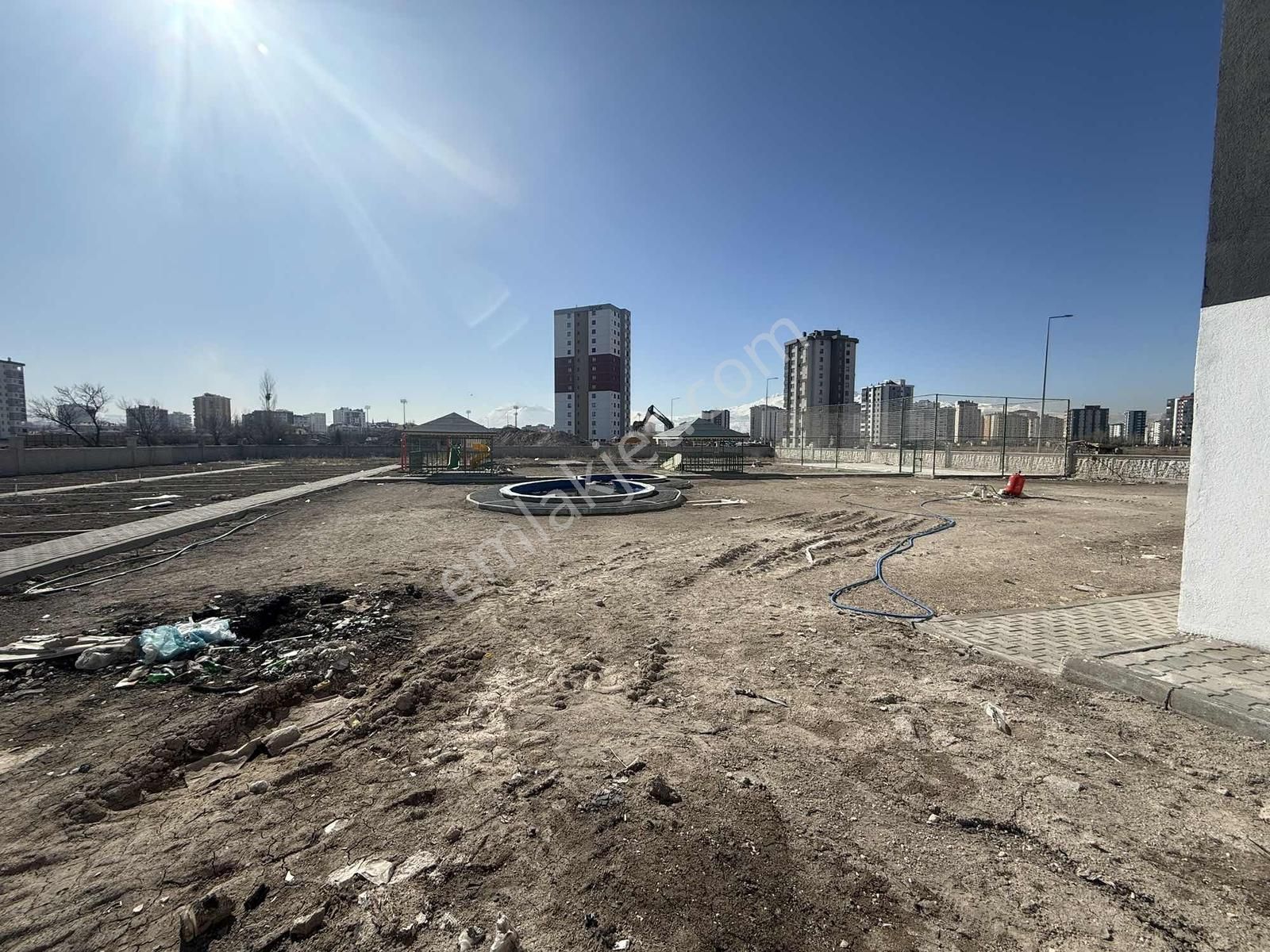 Fetanet Emlaktan Zümrüt Mahallesinde Sıfır Lüks 3+1 Kiralık Ara - Görsel 8