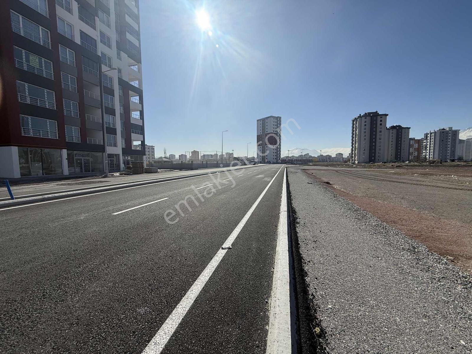 Fetanet Emlaktan Zümrüt Mahallesinde Sıfır Lüks 3+1 Kiralık Ara - Görsel 24