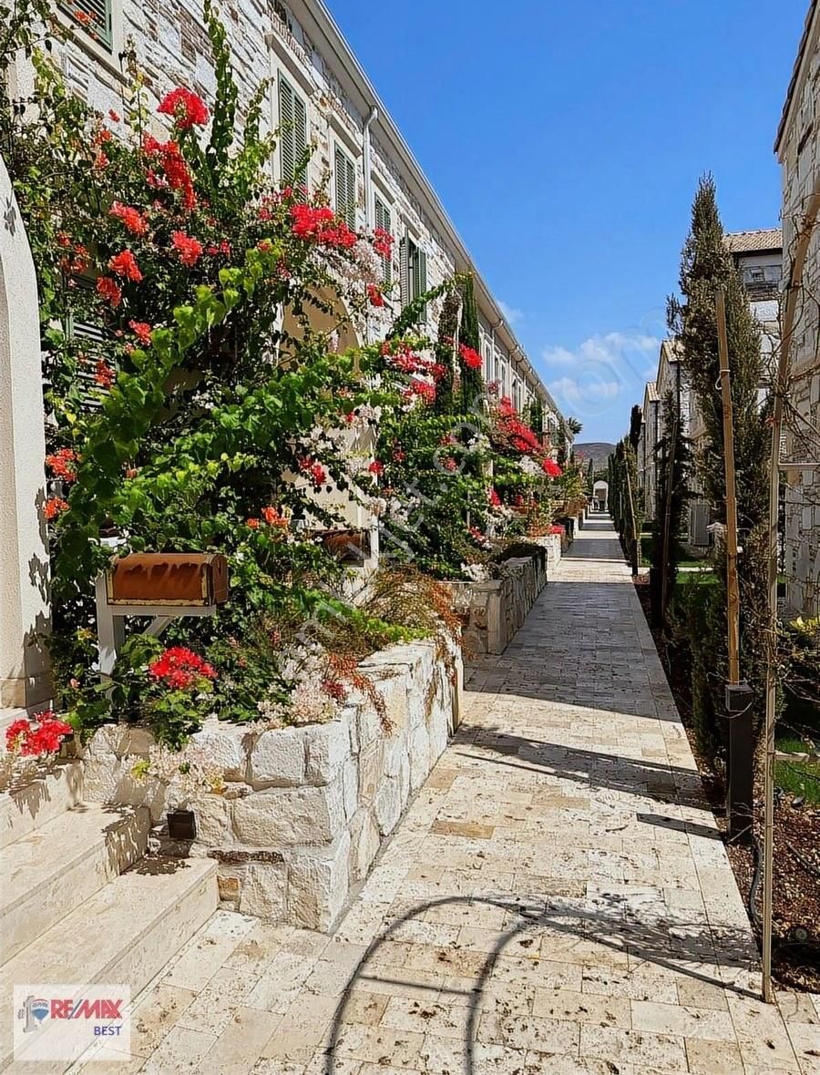 12 Foça Yeniköy 'de Müstakil Havuzlu Geniş Peyzaj Alanı 4+1villa - Görsel 22