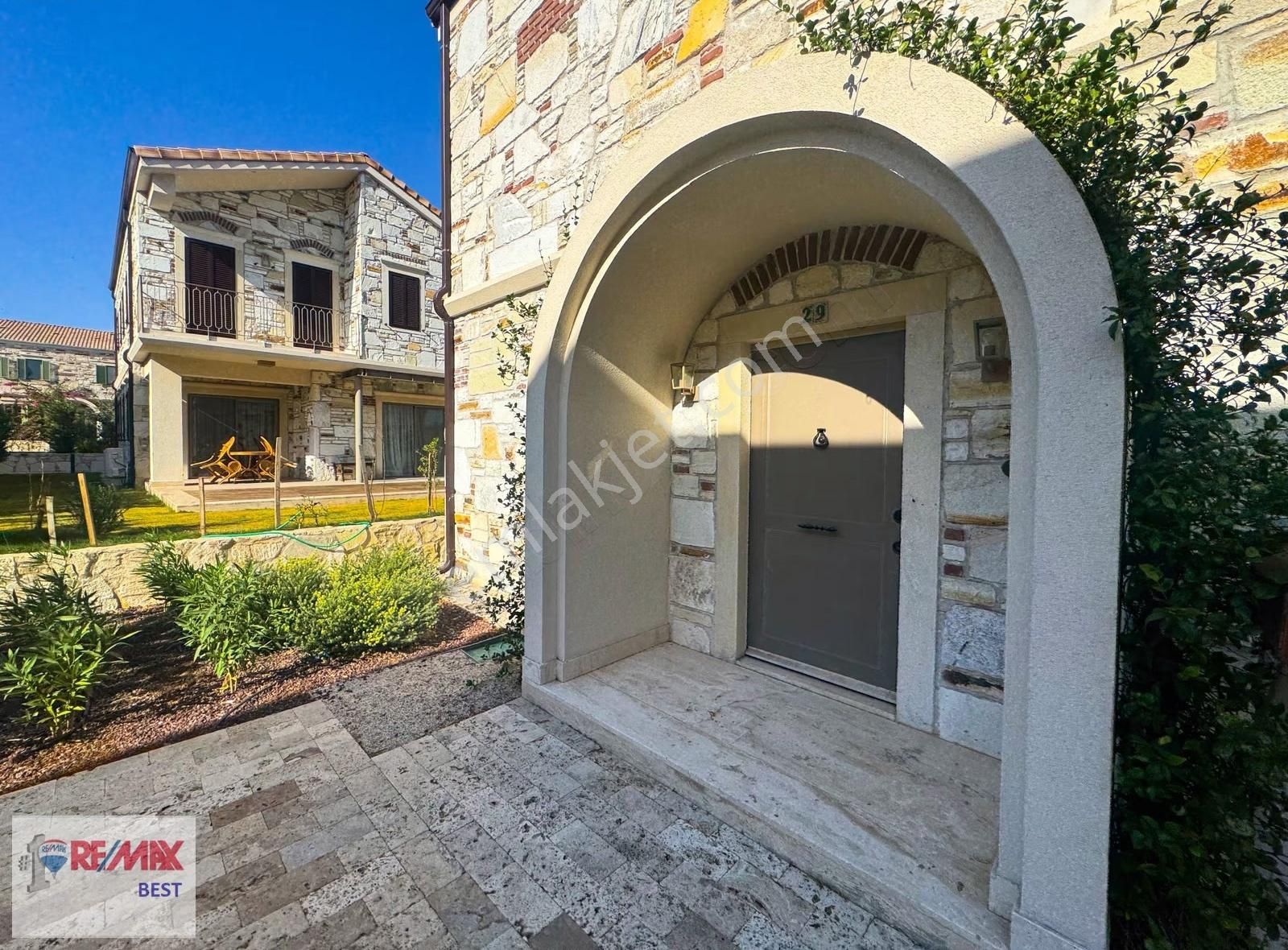 12 Foça Yeniköy 'de Müstakil Havuzlu Geniş Peyzaj Alanı 4+1villa - Görsel 15