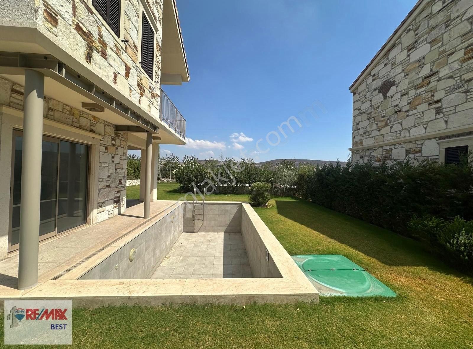 12 Foça Yeniköy 'de Müstakil Havuzlu Geniş Peyzaj Alanı 4+1villa - Görsel 25