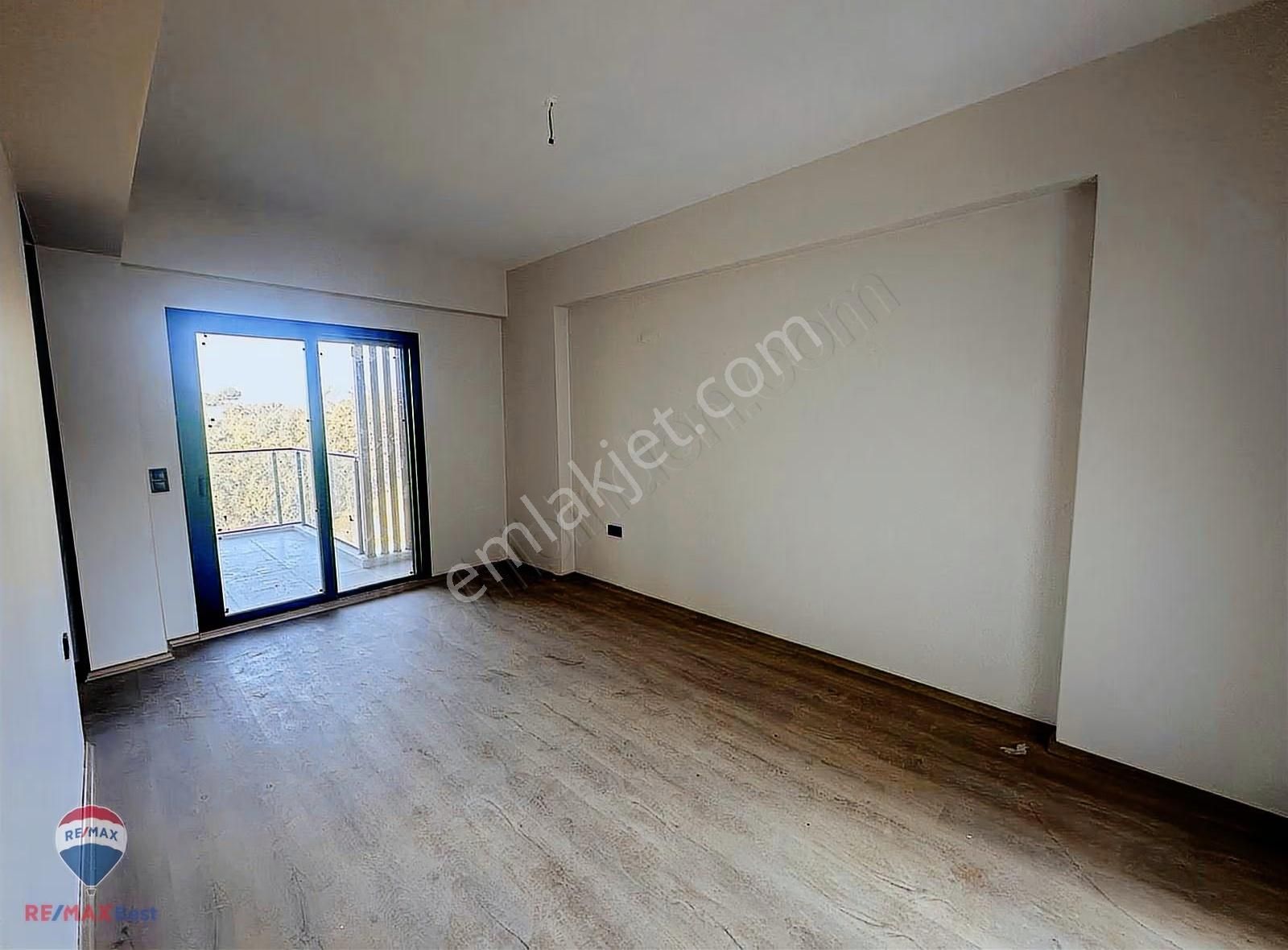 35 Bayraklı Onur Mahallesınde Havuzlu Sıtede Lüks Satılık Daıre - Görsel 16