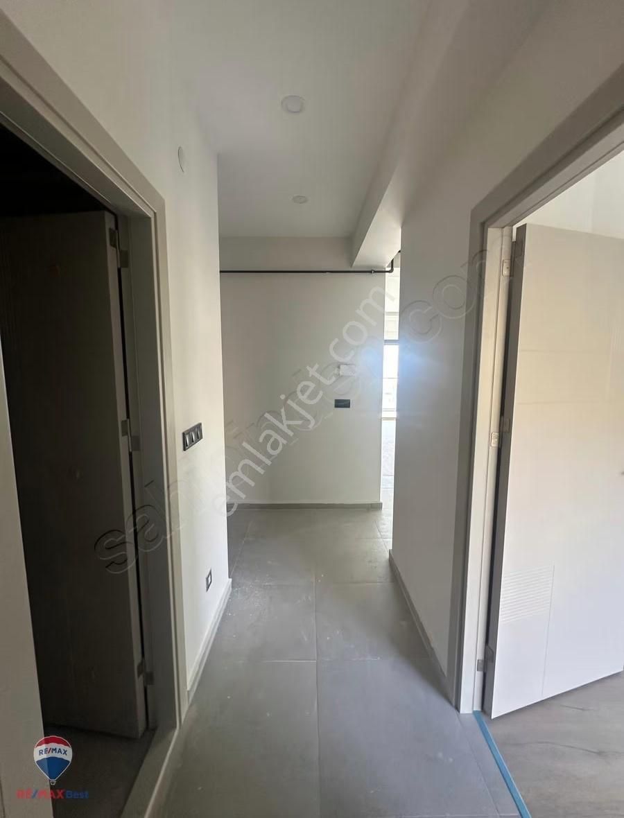 35 Bayraklı Onur Mahallesınde Havuzlu Sıtede Lüks Satılık Daıre - Görsel 21