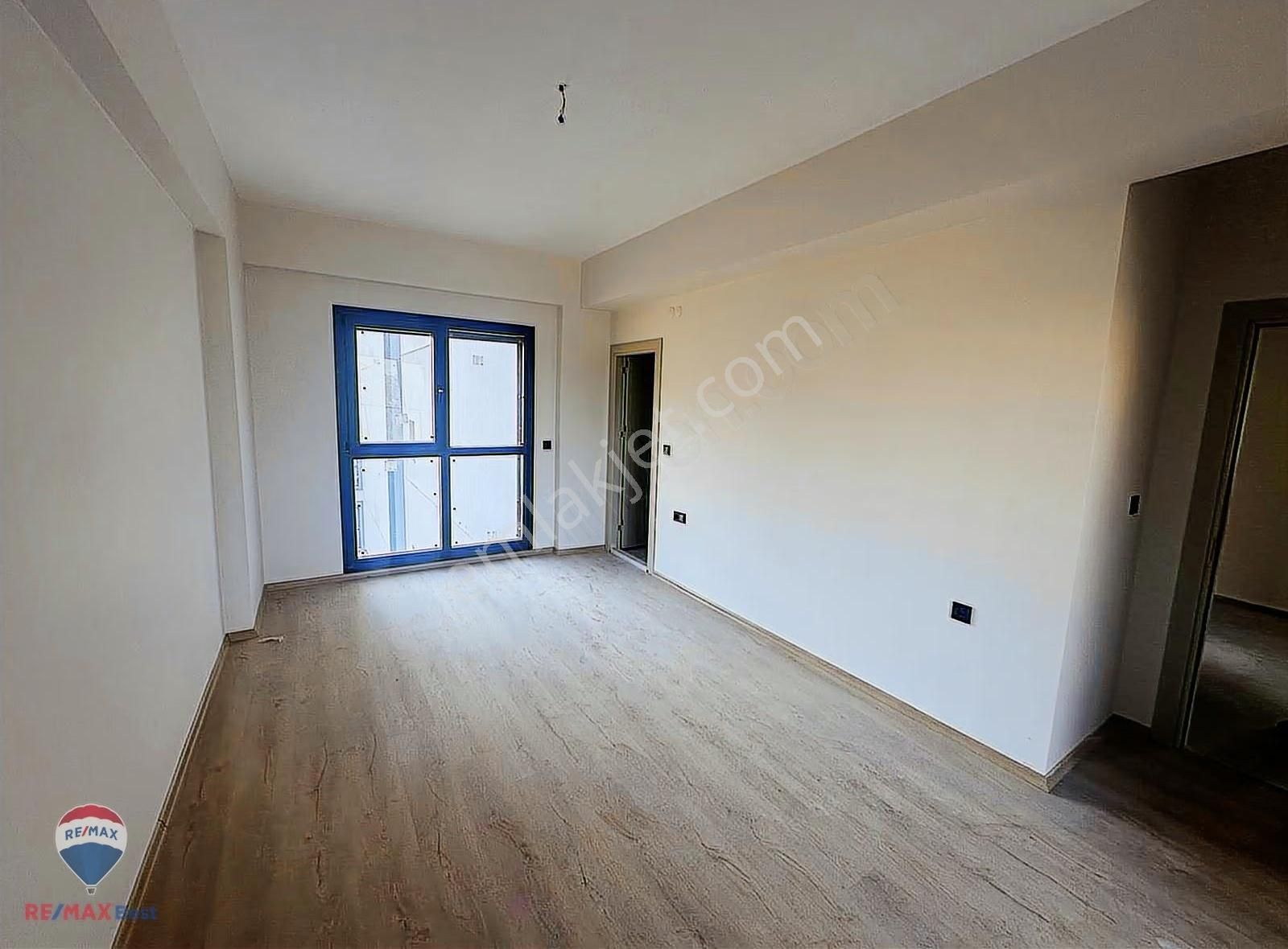 35 Bayraklı Onur Mahallesınde Havuzlu Sıtede Lüks Satılık Daıre - Görsel 22