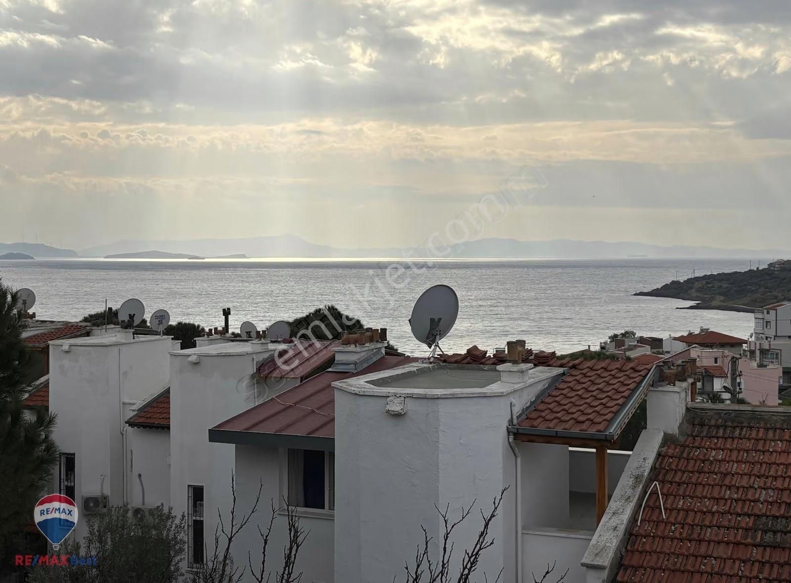 18 Çandarlı Piri Reis Sitesi Tripleks Bahçeli 3+1 Satılık Villa - Görsel 4