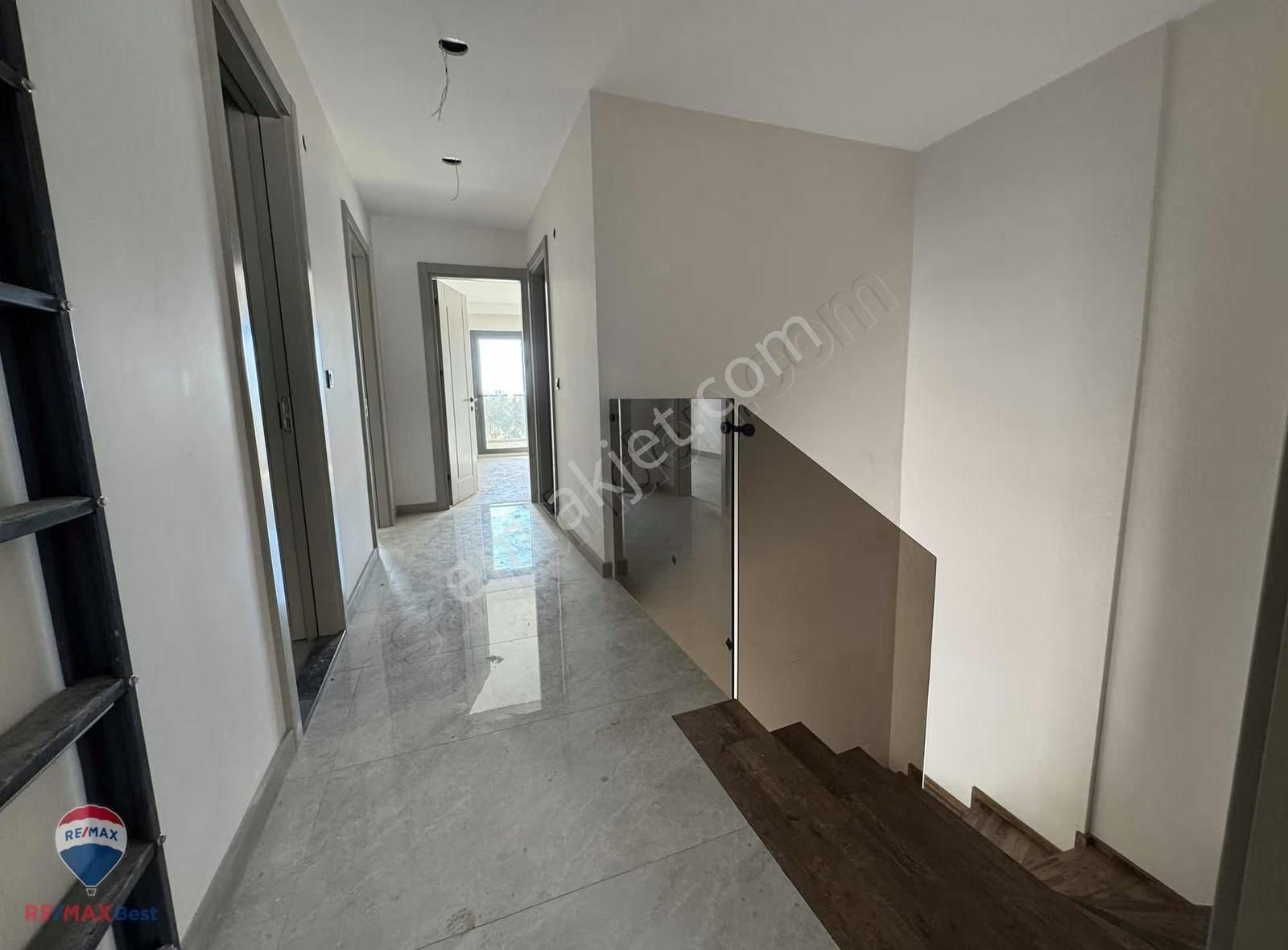 48 Hakan Büyük"ten Çiğli Aydınlık Evlerde Siteiçi Ultra Lüxvilla - Görsel 3