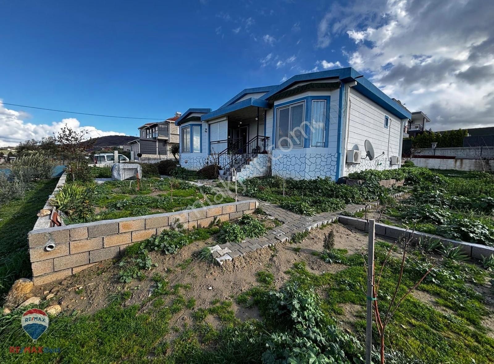 18 Foça Gerenköyde Geniş Bahçeli, Önü Açık, Müstakil Villa