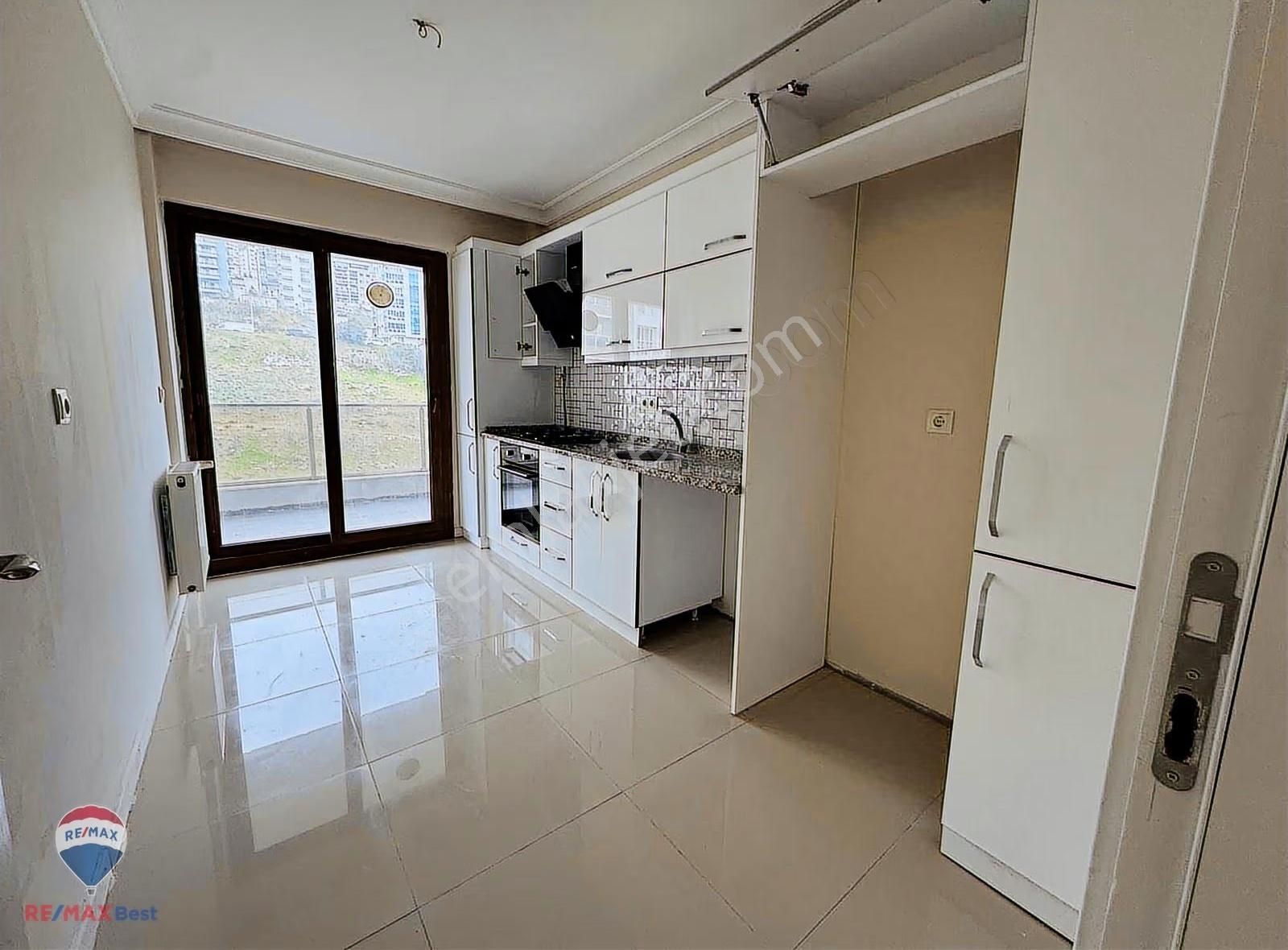 Hakan Büyük"ten Esentepe"de Ebeveyn Banyolu 3+1 Geniş Daire