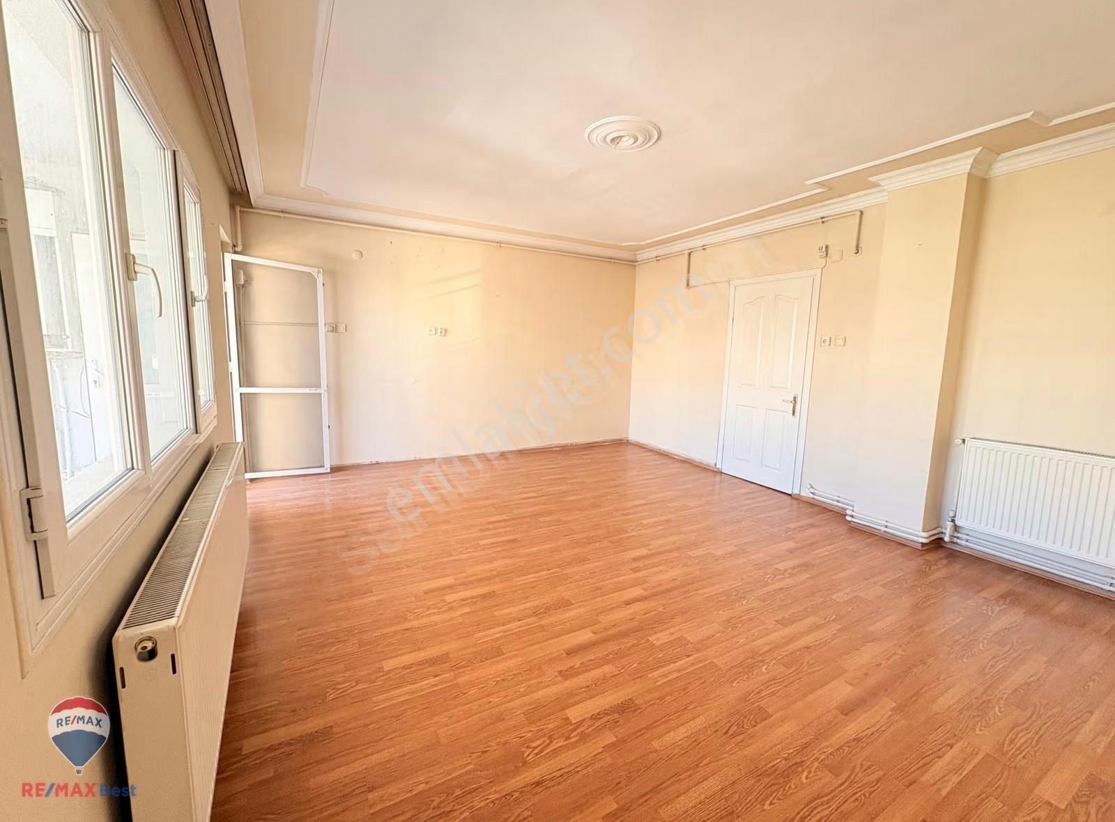 53 Bahçelievler'de Önü Açık Doğalgazlı 3+1 Satılık Daıre