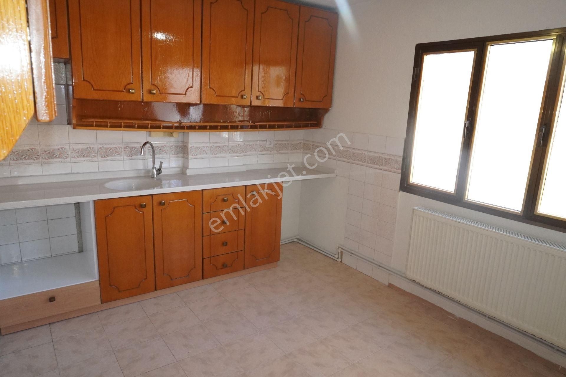 Küçükçiğlide Kiralık 2+1 Doğalgaz Kombili+balkonlu Çiğliserkan