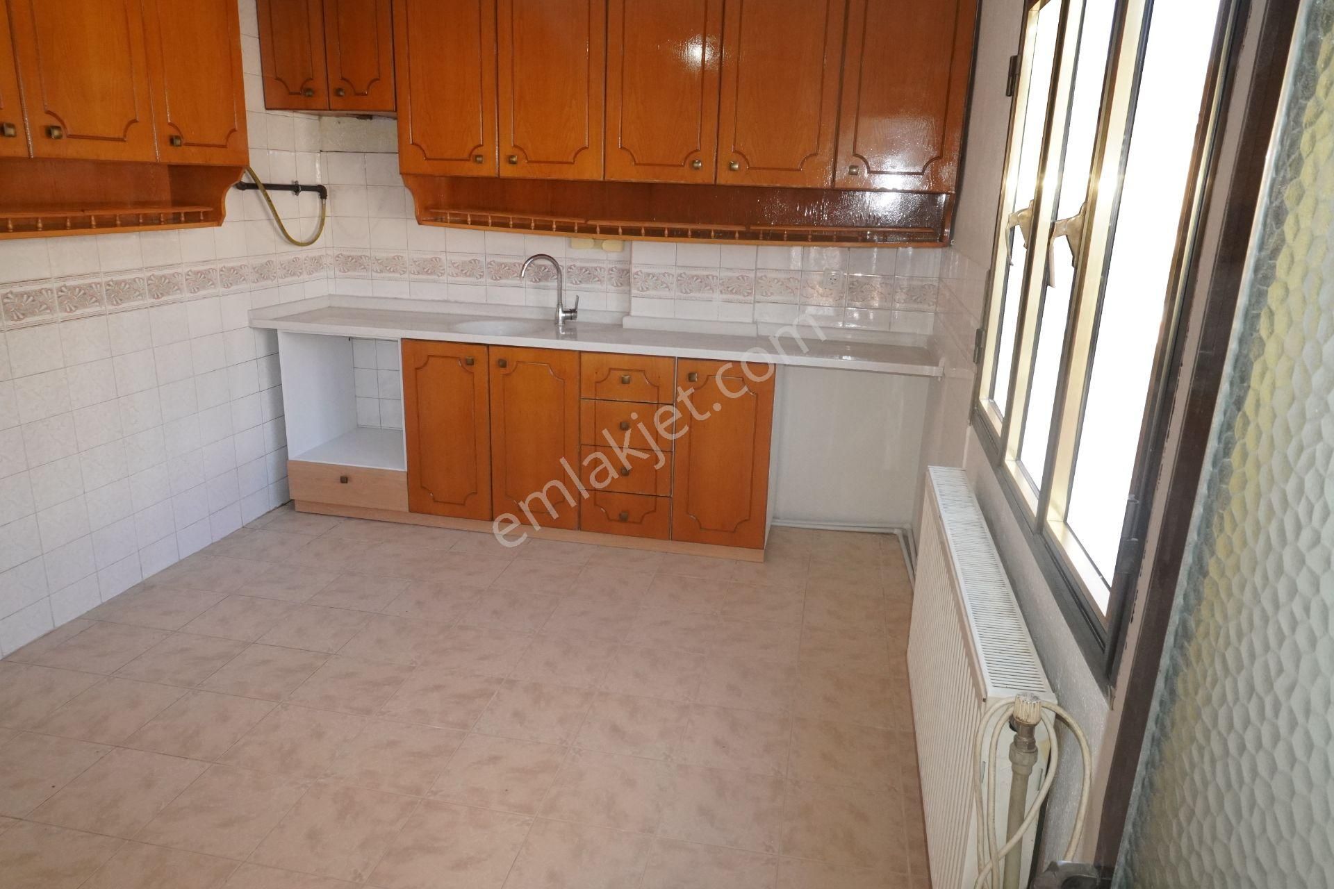 Küçükçiğlide Kiralık 2+1 Doğalgaz Kombili+balkonlu Çiğliserkan - Görsel 3