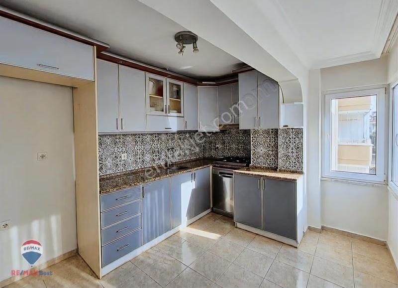 13 Bostanlı'da İzbana Yakın Geniş 3+1 Kiralık Daire - Görsel 3