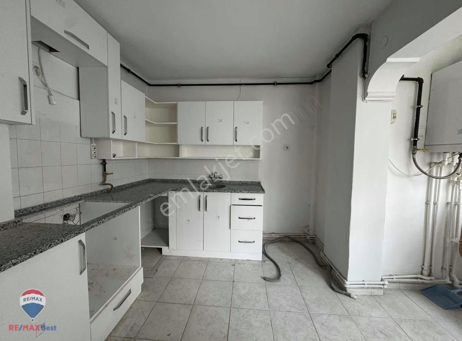 15 Hakan Büyük"ten Bahriye Üçok Mahallesinde 3+1 Ara Kat Daire - Görsel 5