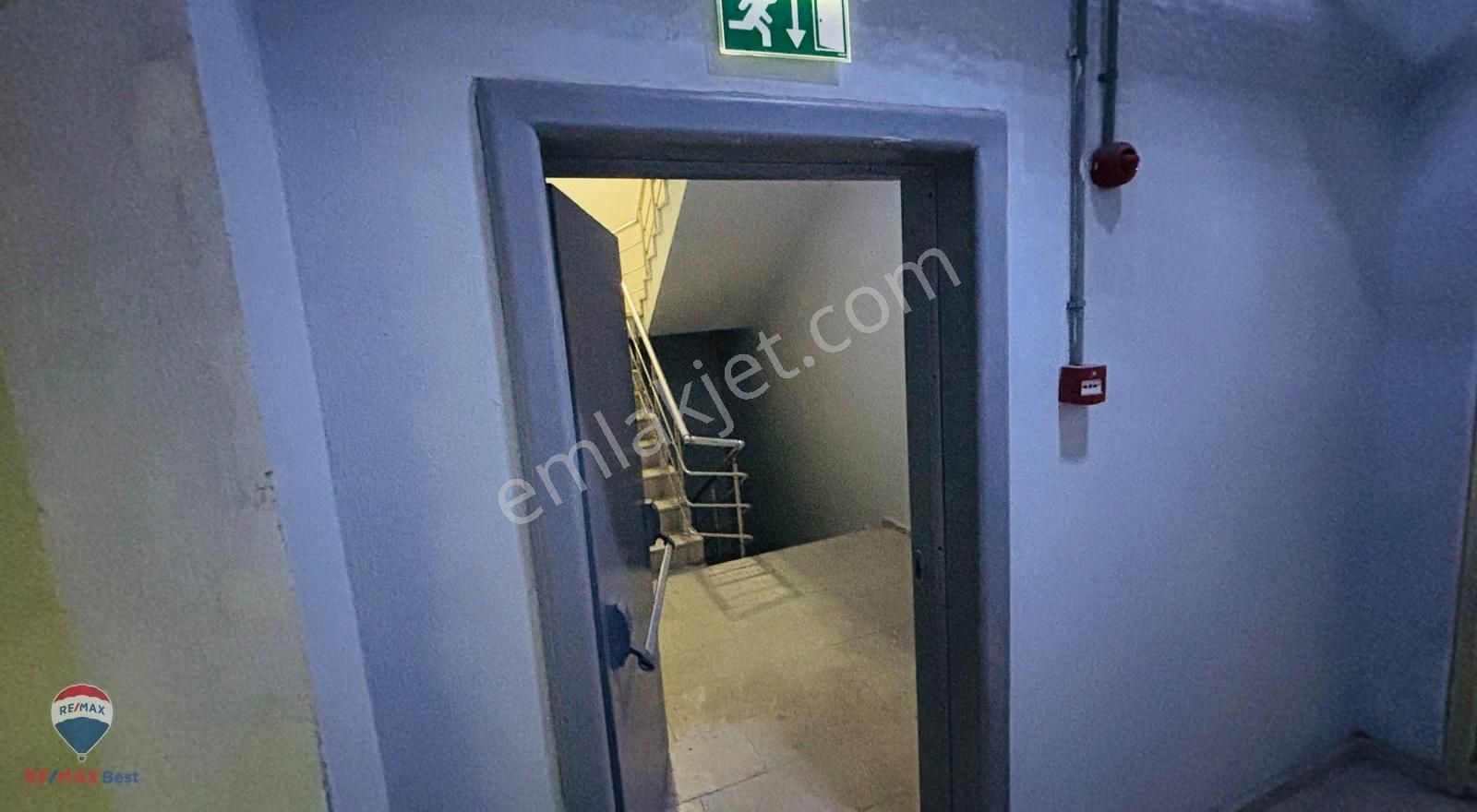 27 Bornova Yeşılovada 2+1 Otogar Karşısı, Kapalı Otoparklı