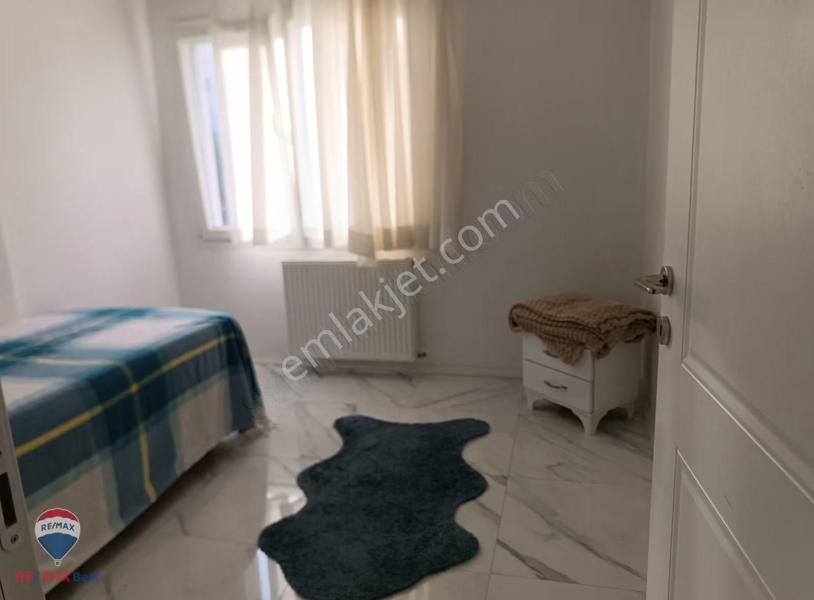 22 Karşıyaka Bostanlı Sahıle Yakın Eşyalı 3+1 Kıralık Daıre