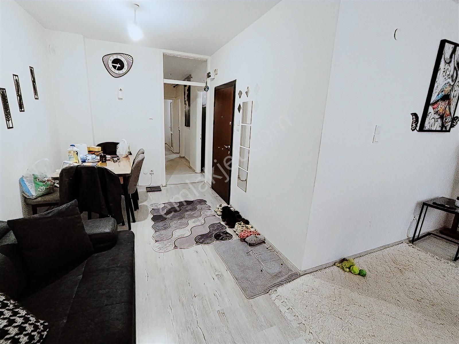 Karşıyaka Çarşı Yakını Arakat Tadilatlı Kombili 2+1 Daire - Görsel 9