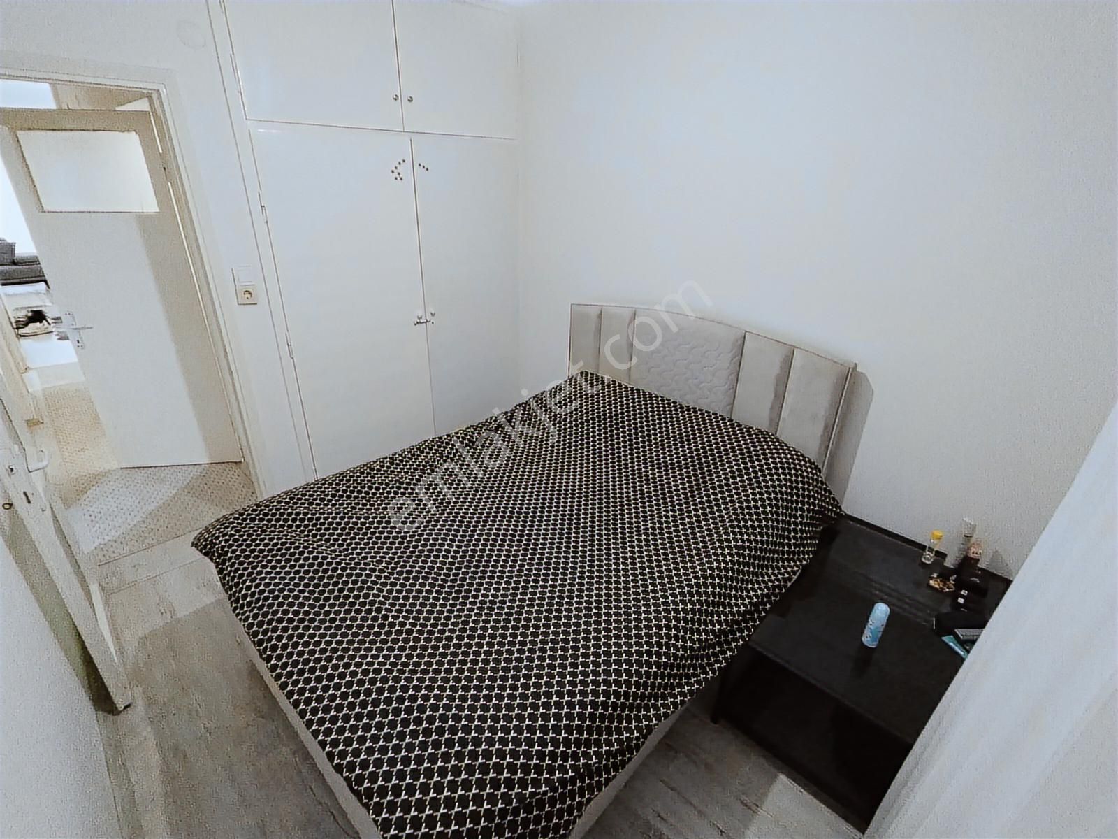 Karşıyaka Çarşı Yakını Arakat Tadilatlı Kombili 2+1 Daire - Görsel 15