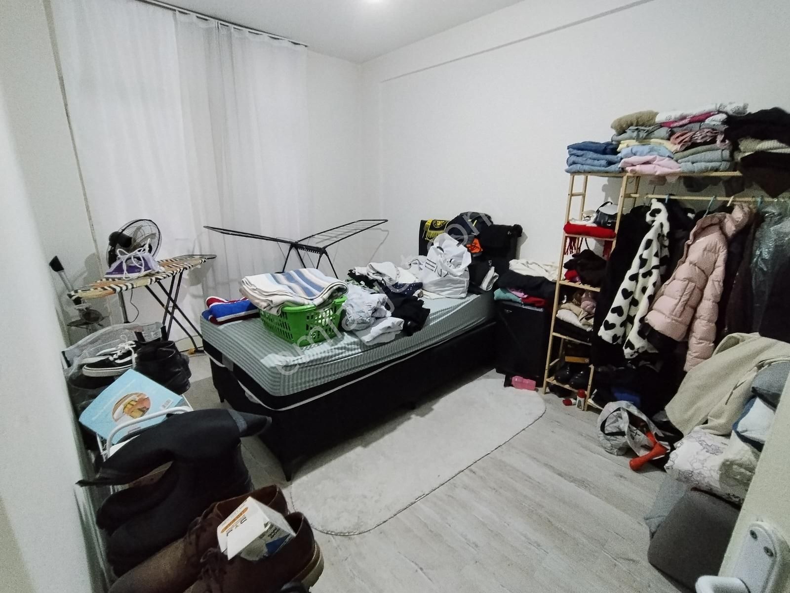 Karşıyaka Çarşı Yakını Arakat Tadilatlı Kombili 2+1 Daire - Görsel 4