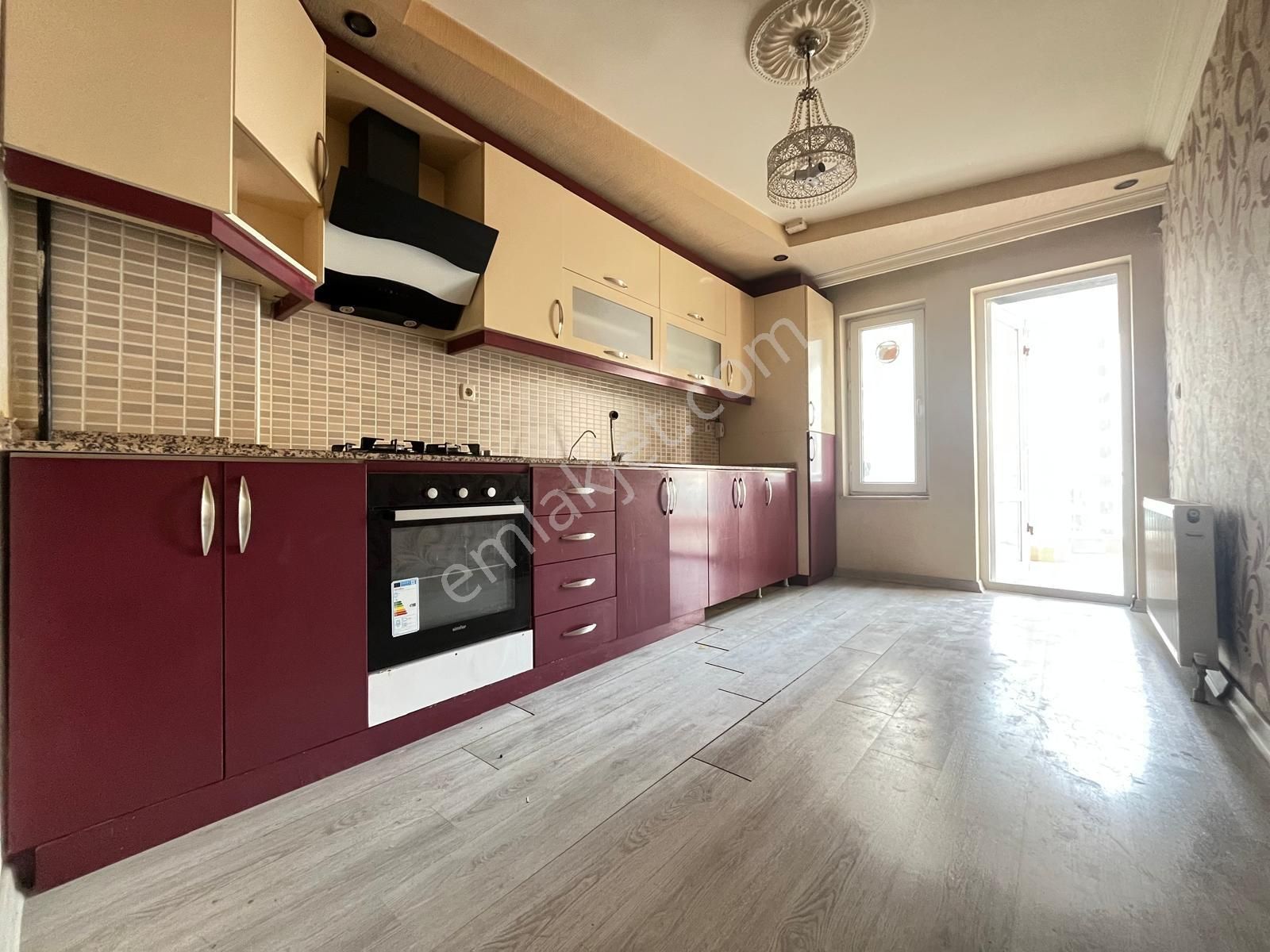 Teleferik Yakını Cadde Üzerinde Site İçerisinde Kralık 3+1 Daire*